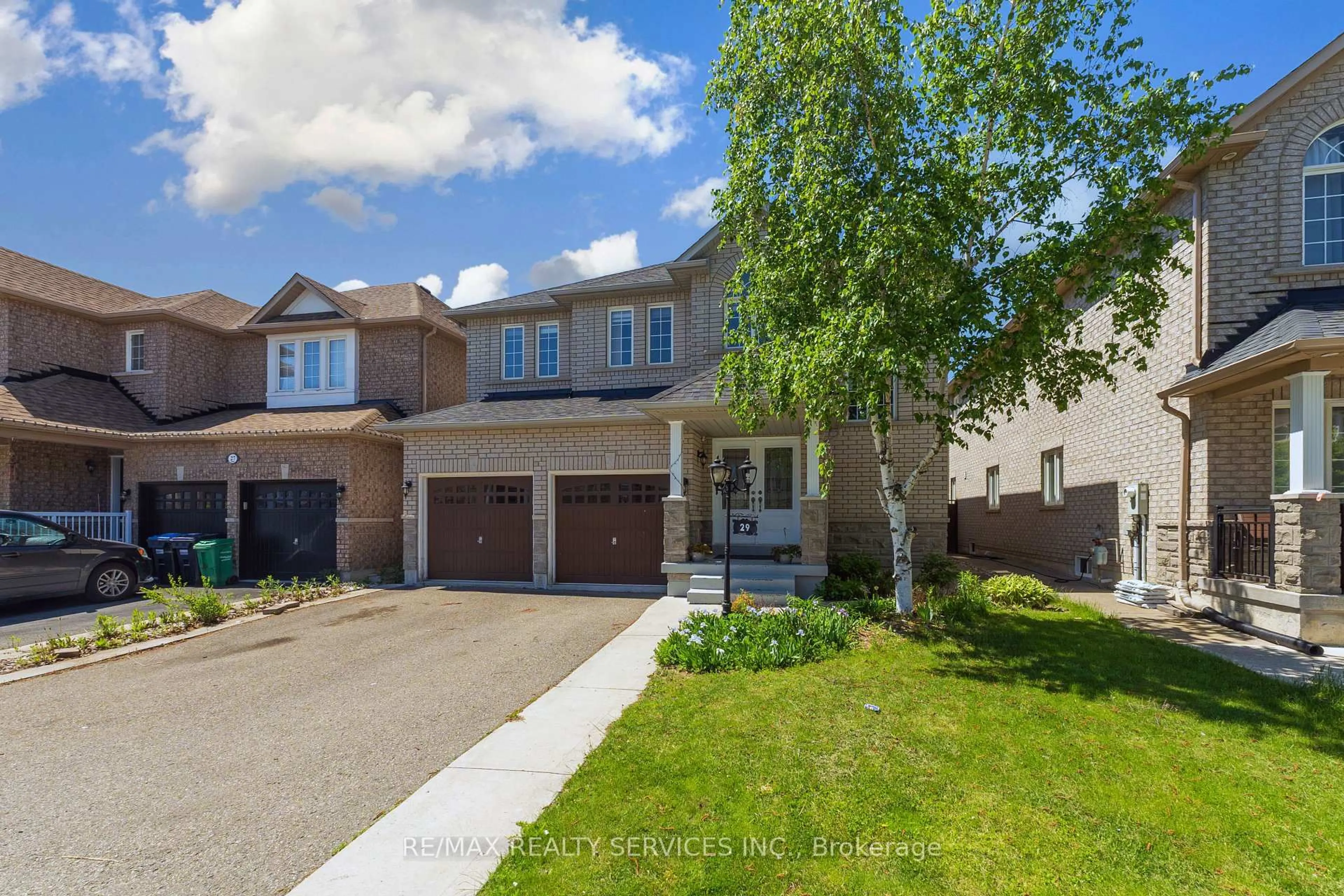 A pic from outside/outdoor area/front of a property/back of a property/a pic from drone, street for 29 Sir Jacobs Cres, Brampton Ontario L7A 3V2