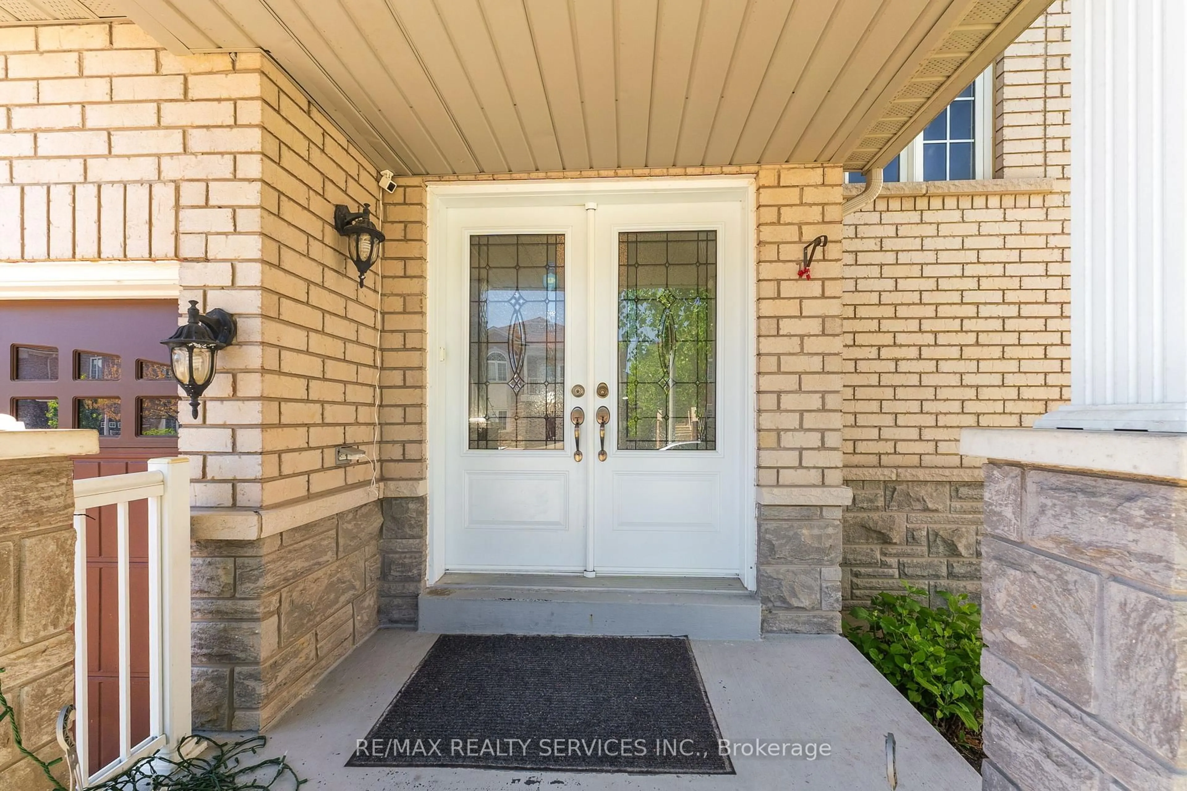 Indoor entryway for 29 Sir Jacobs Cres, Brampton Ontario L7A 3V2