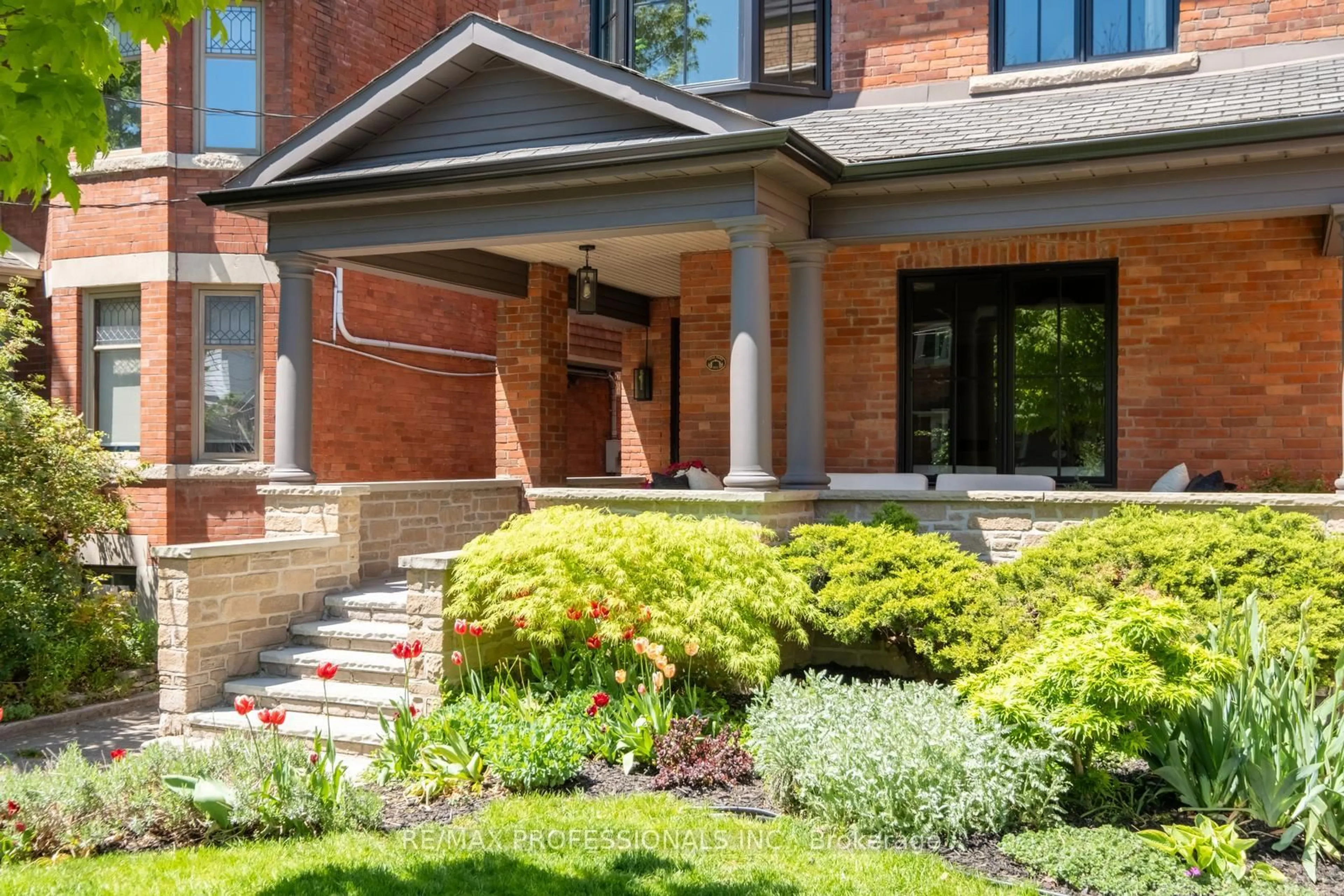 Home with brick exterior material, street for 286 Wright Ave, Toronto Ontario M6R 1L9