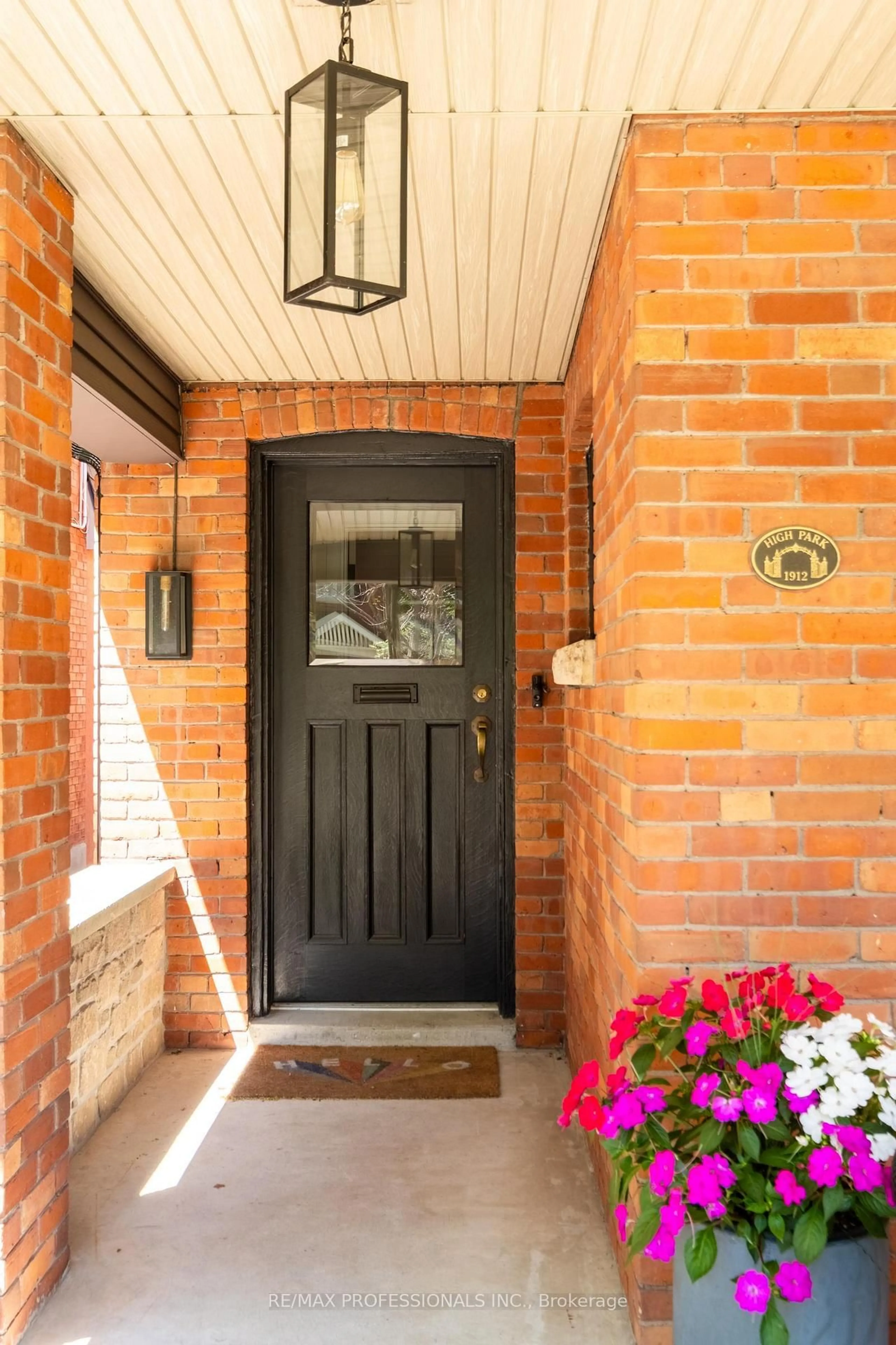Unknown for 286 Wright Ave, Toronto Ontario M6R 1L9