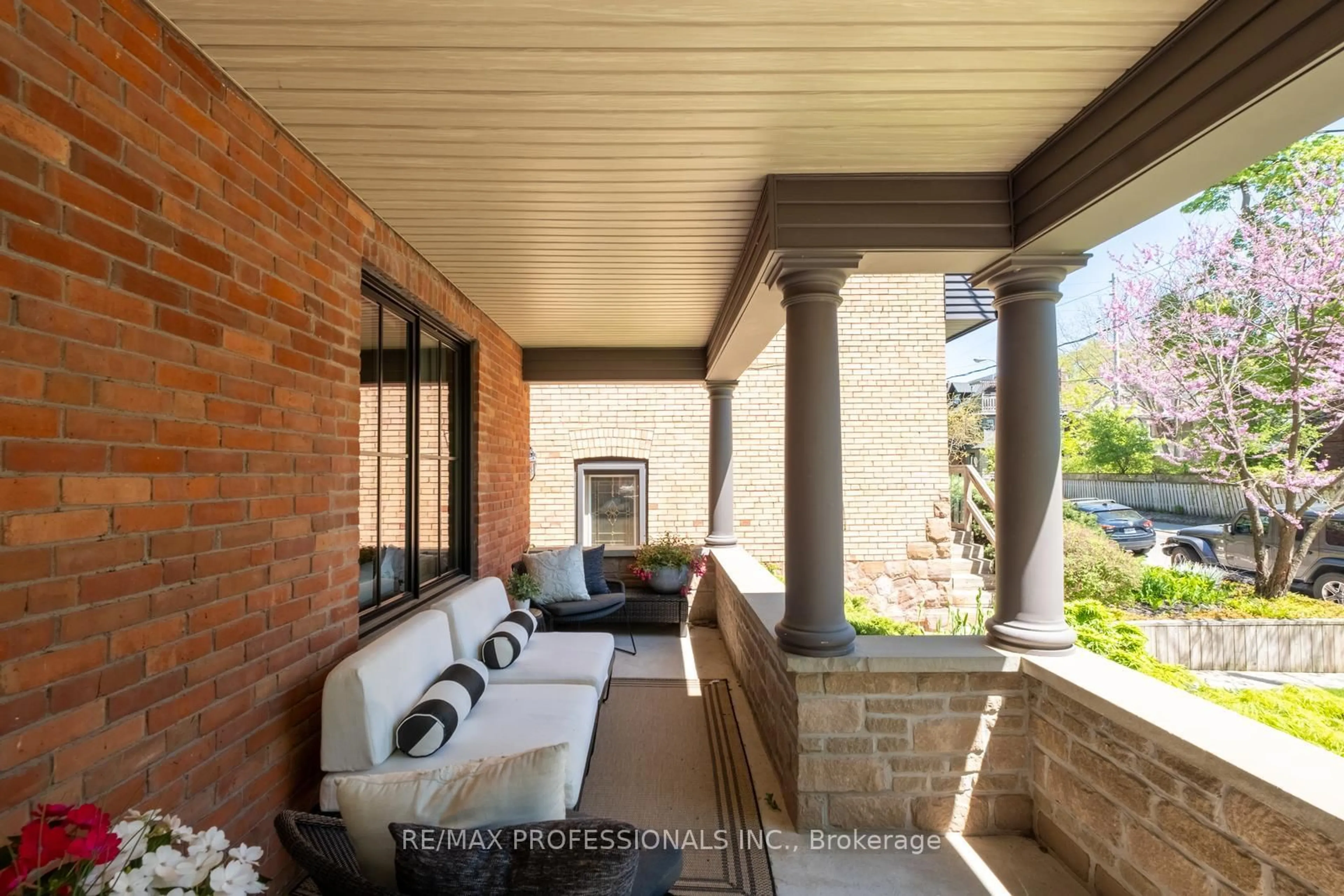 Patio, street for 286 Wright Ave, Toronto Ontario M6R 1L9
