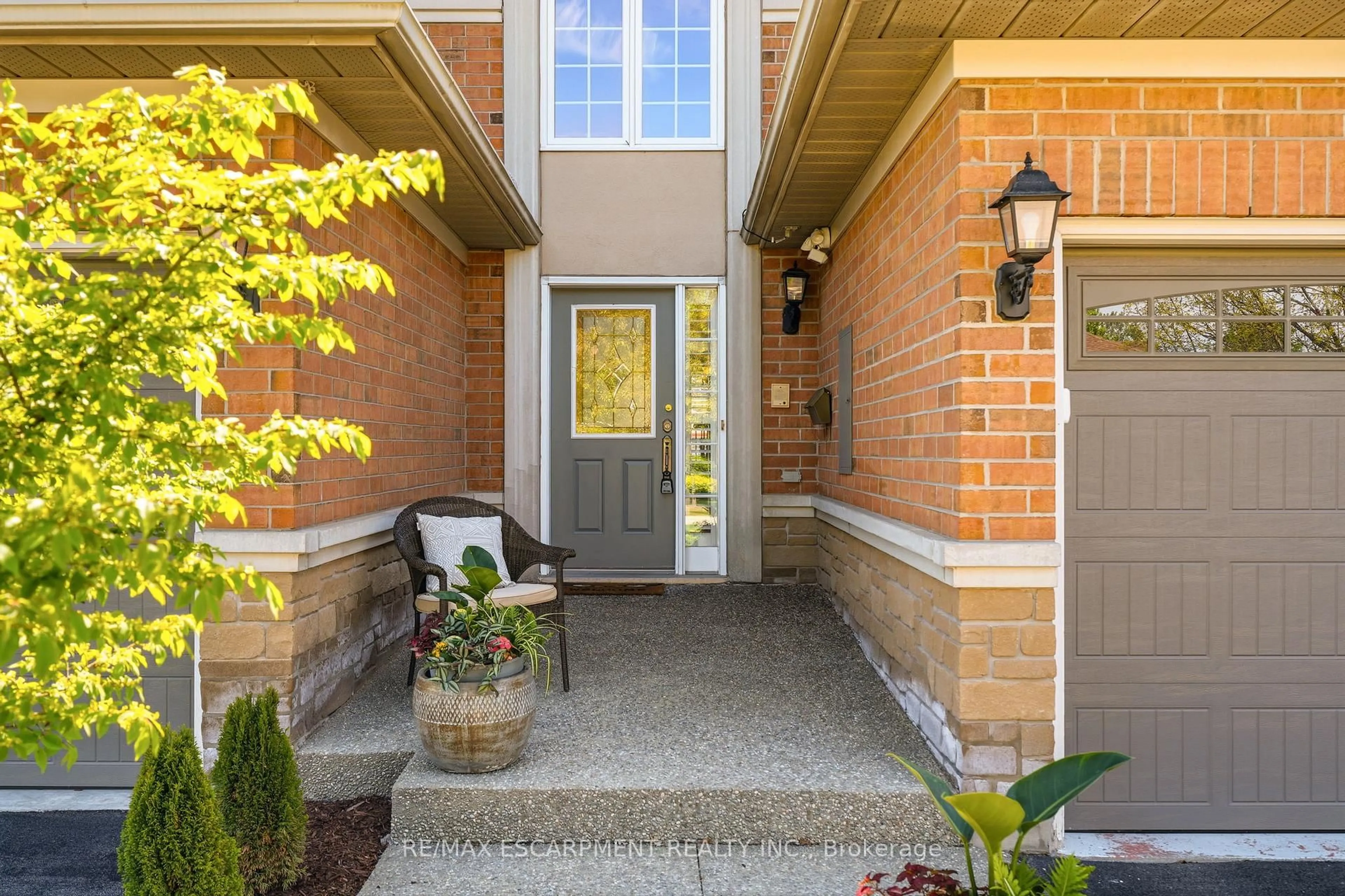 Indoor entryway for 4163 STONEBRIDGE Cres, Burlington Ontario L7M 4N2