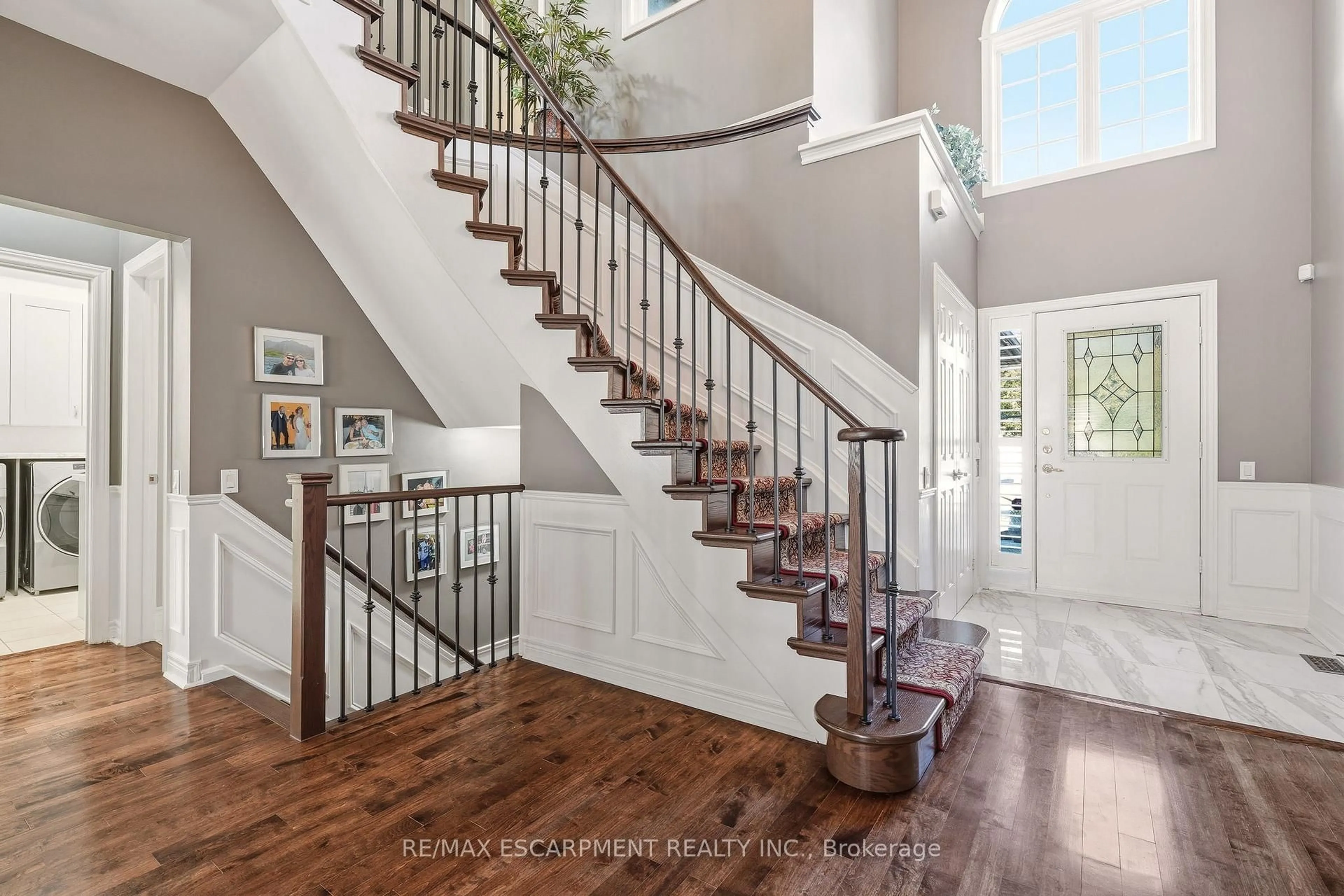 Stairs for 4163 STONEBRIDGE Cres, Burlington Ontario L7M 4N2