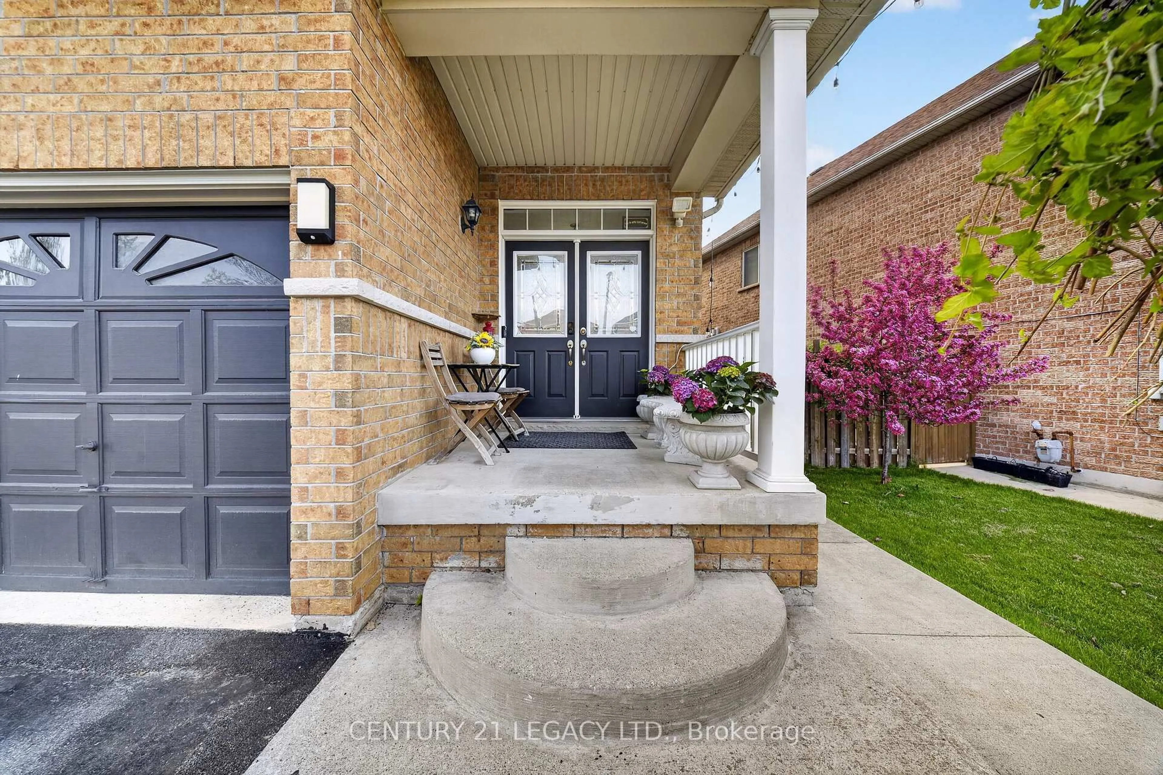 Indoor entryway for 12 Aria Lane, Brampton Ontario L6S 6J5