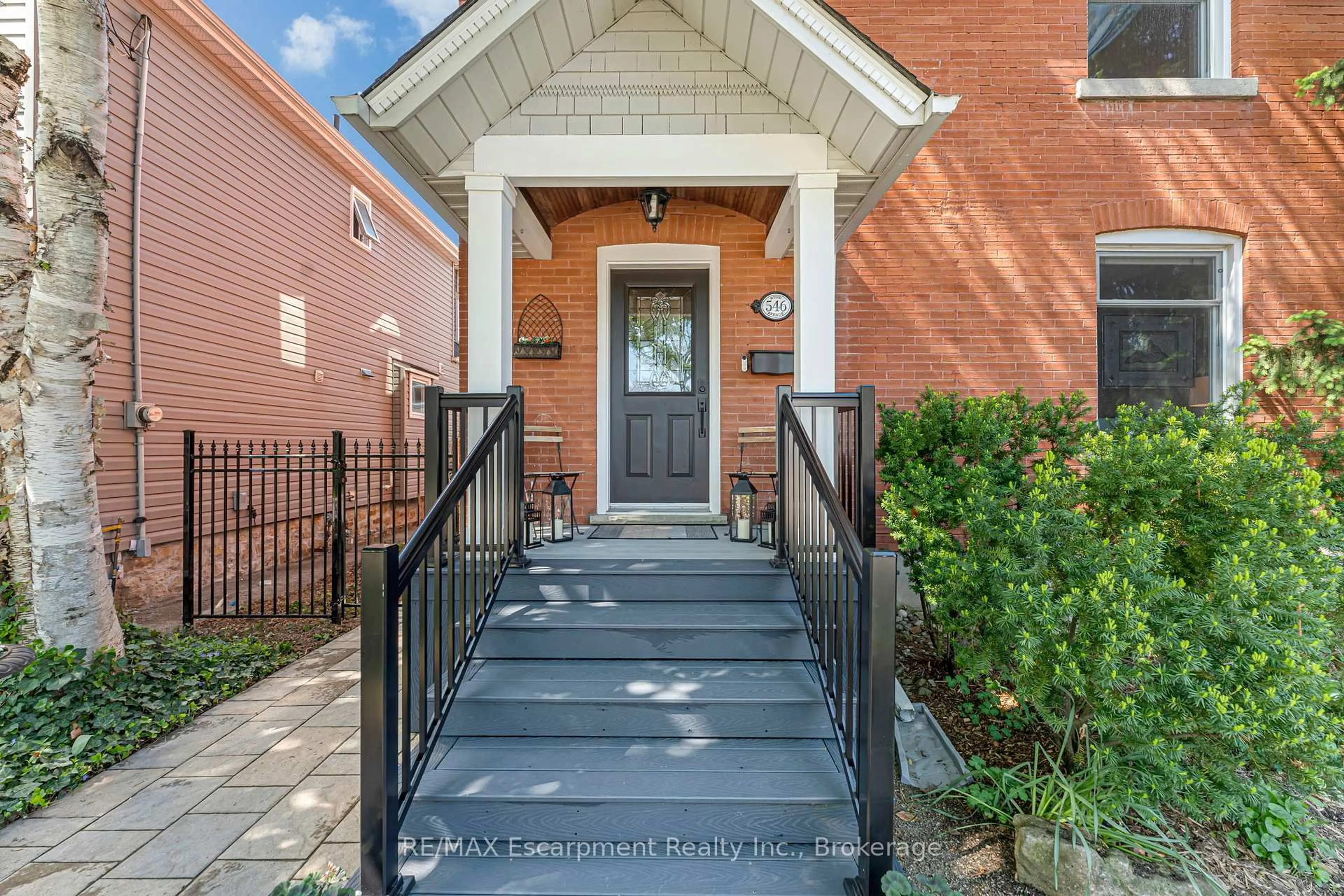 Home with brick exterior material, street for 546 HURD Ave, Burlington Ontario L7S 1T1