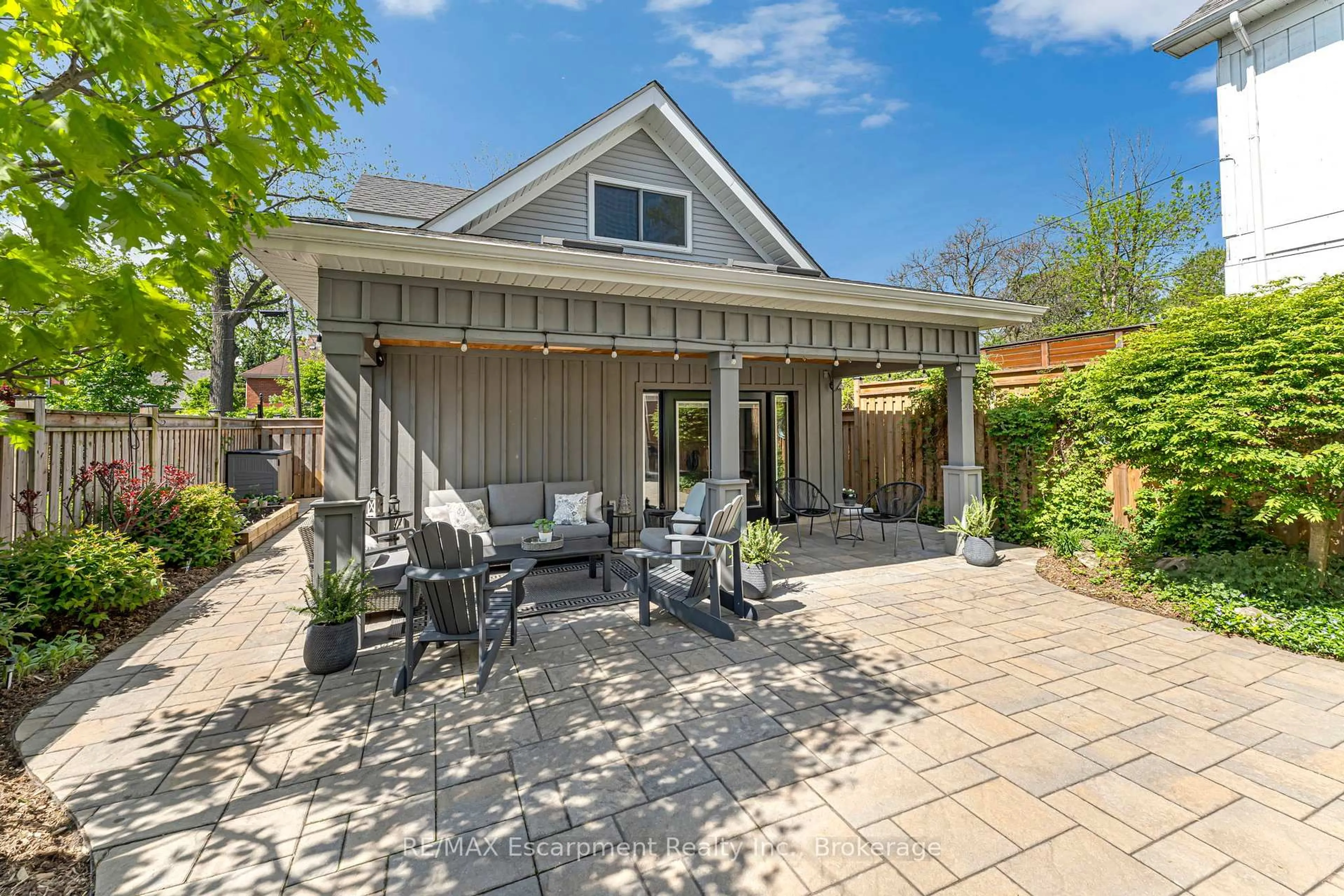Patio, street for 546 HURD Ave, Burlington Ontario L7S 1T1
