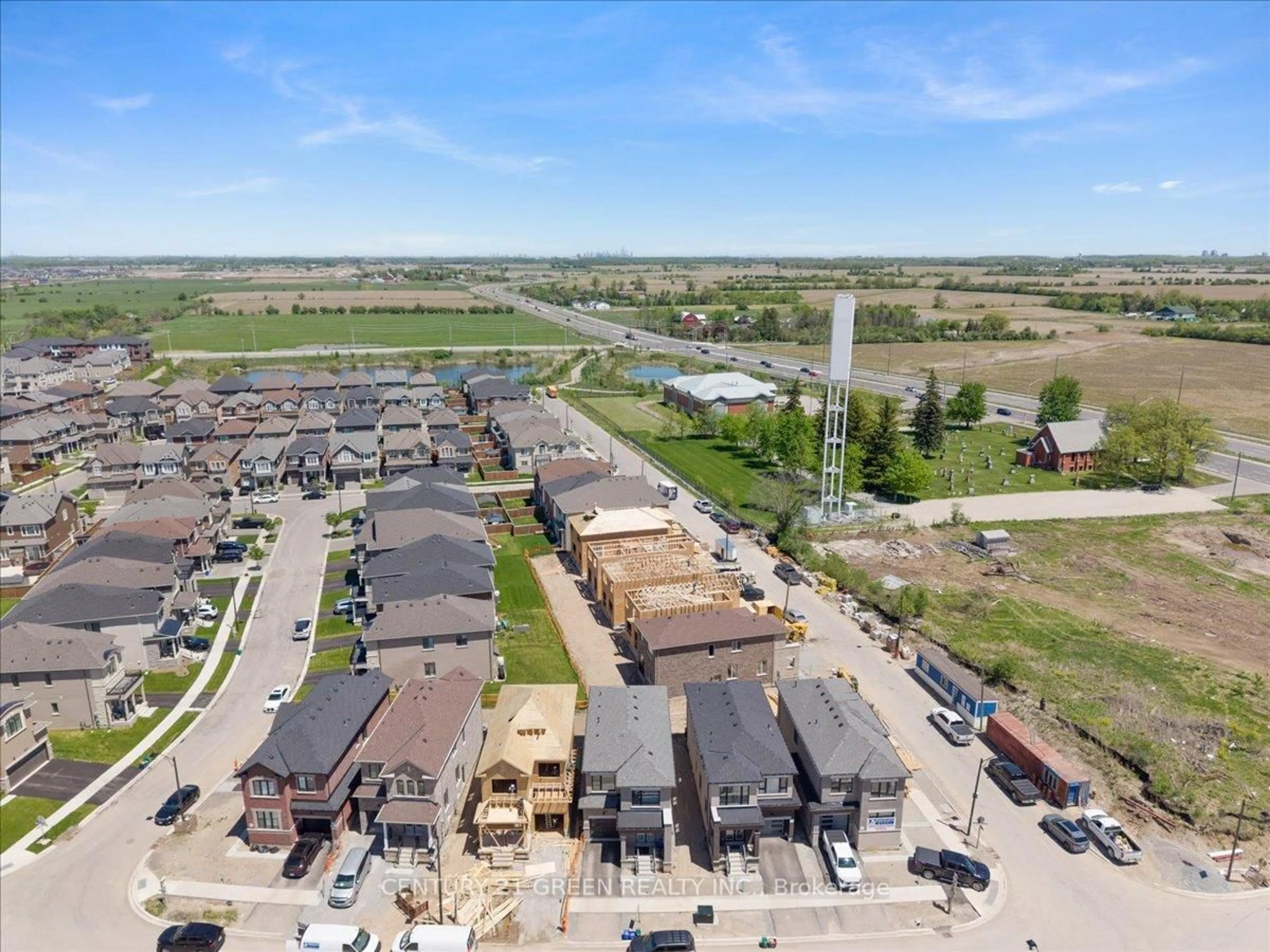 A pic from outside/outdoor area/front of a property/back of a property/a pic from drone, street for 384 Kennedy Circ, Milton Ontario L9T 7E7