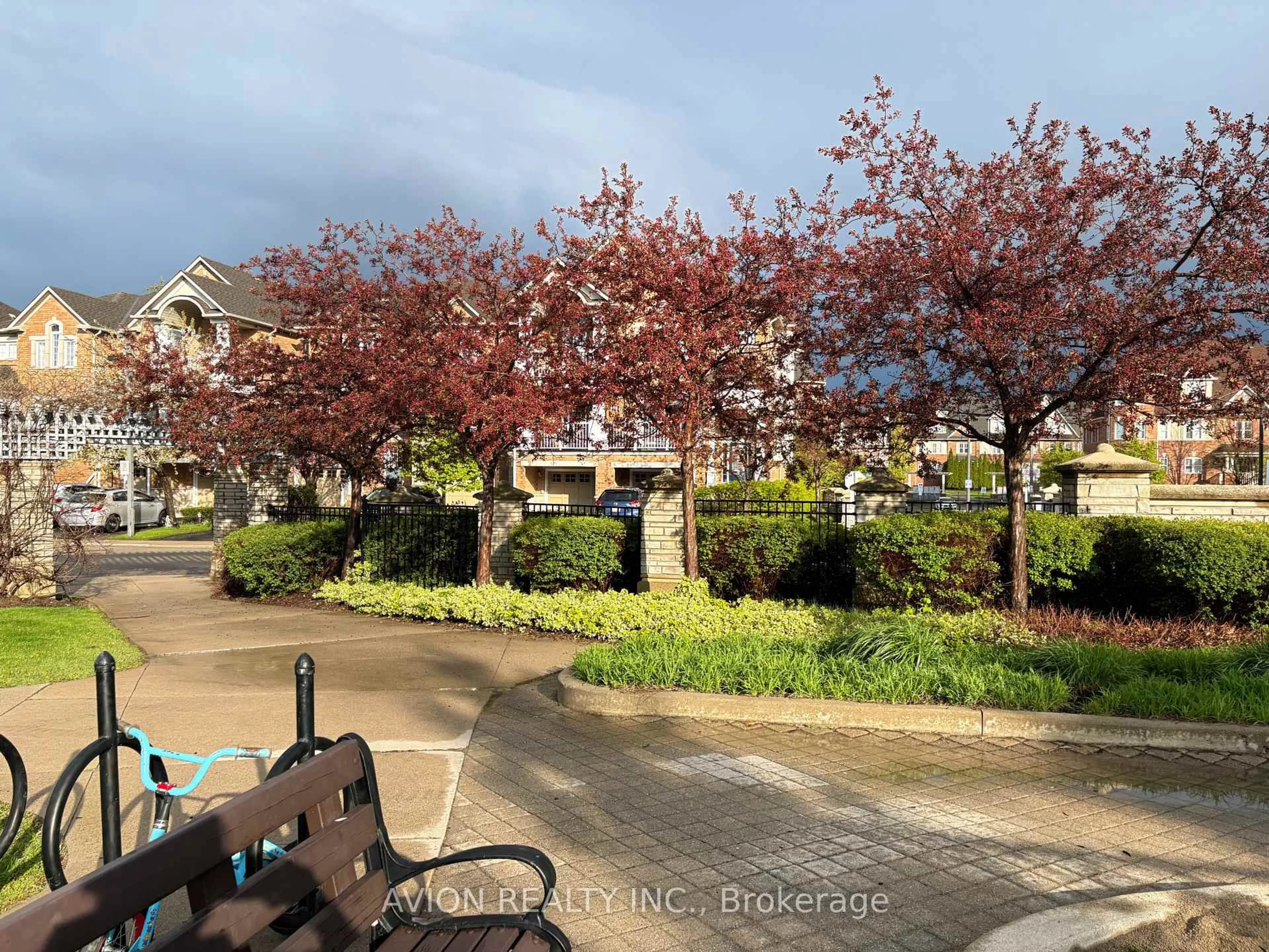 Patio, street for 601 Shoreline Dr #6, Mississauga Ontario L5B 4K6