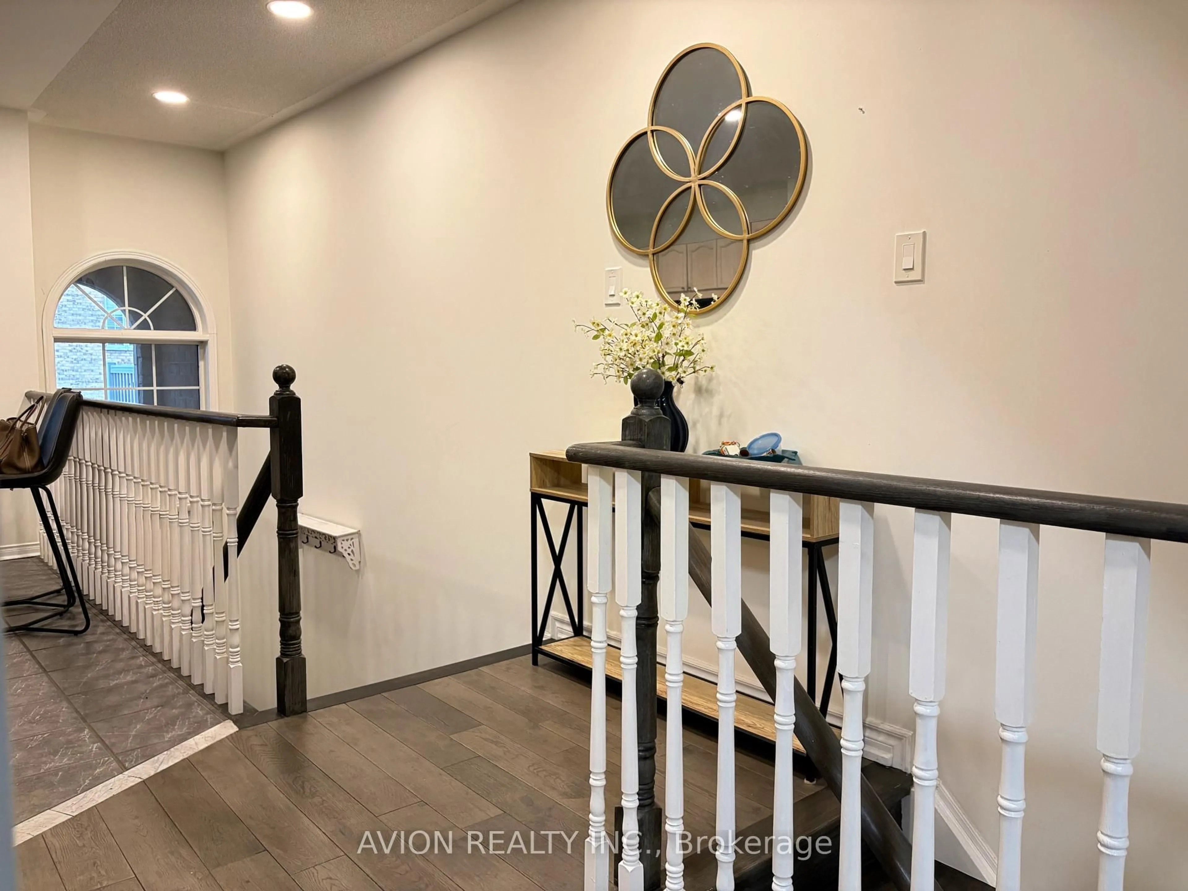 Indoor entryway for 601 Shoreline Dr #6, Mississauga Ontario L5B 4K6