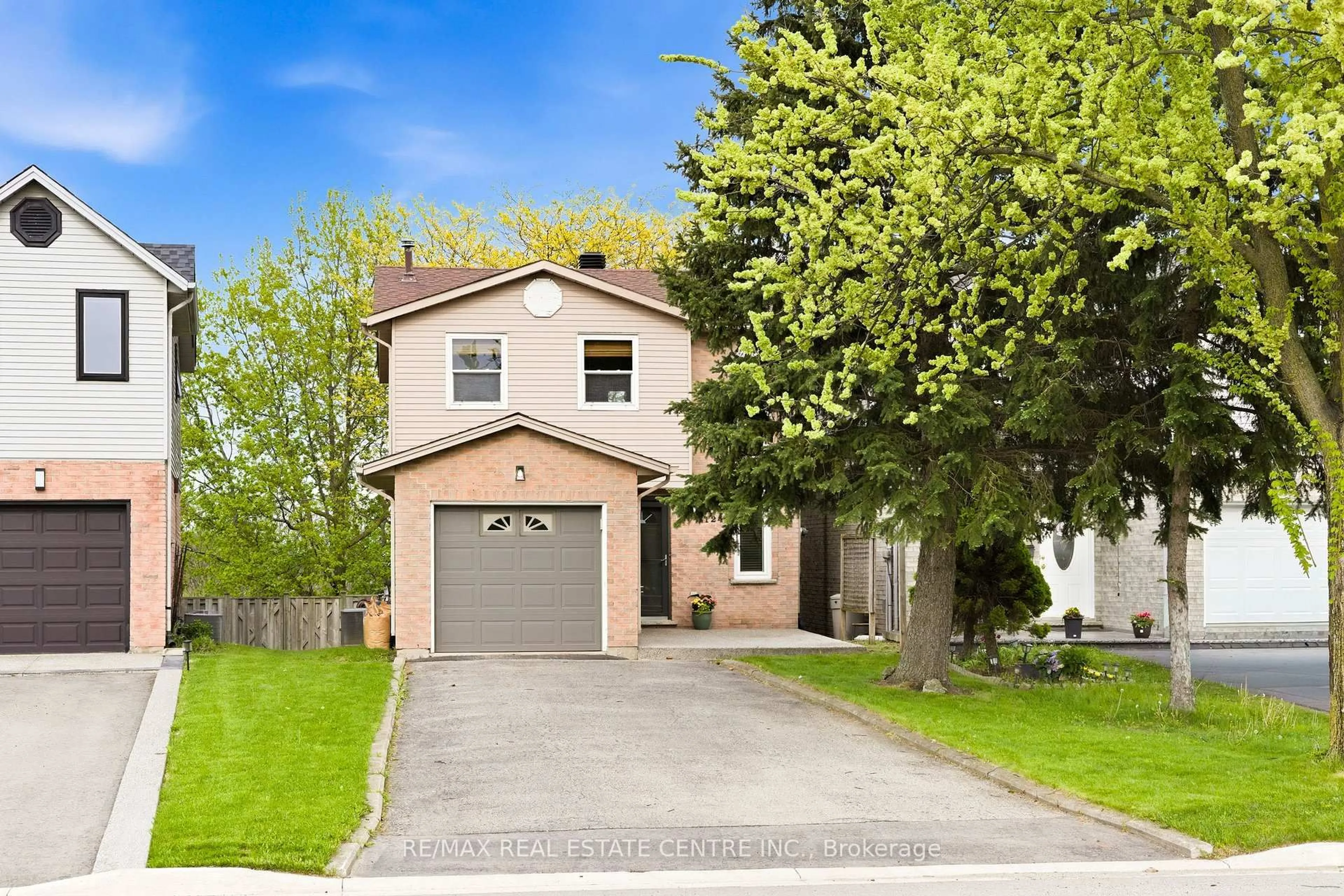 Home with brick exterior material, street for 3124 Driftwood Dr, Burlington Ontario L7M 3C9