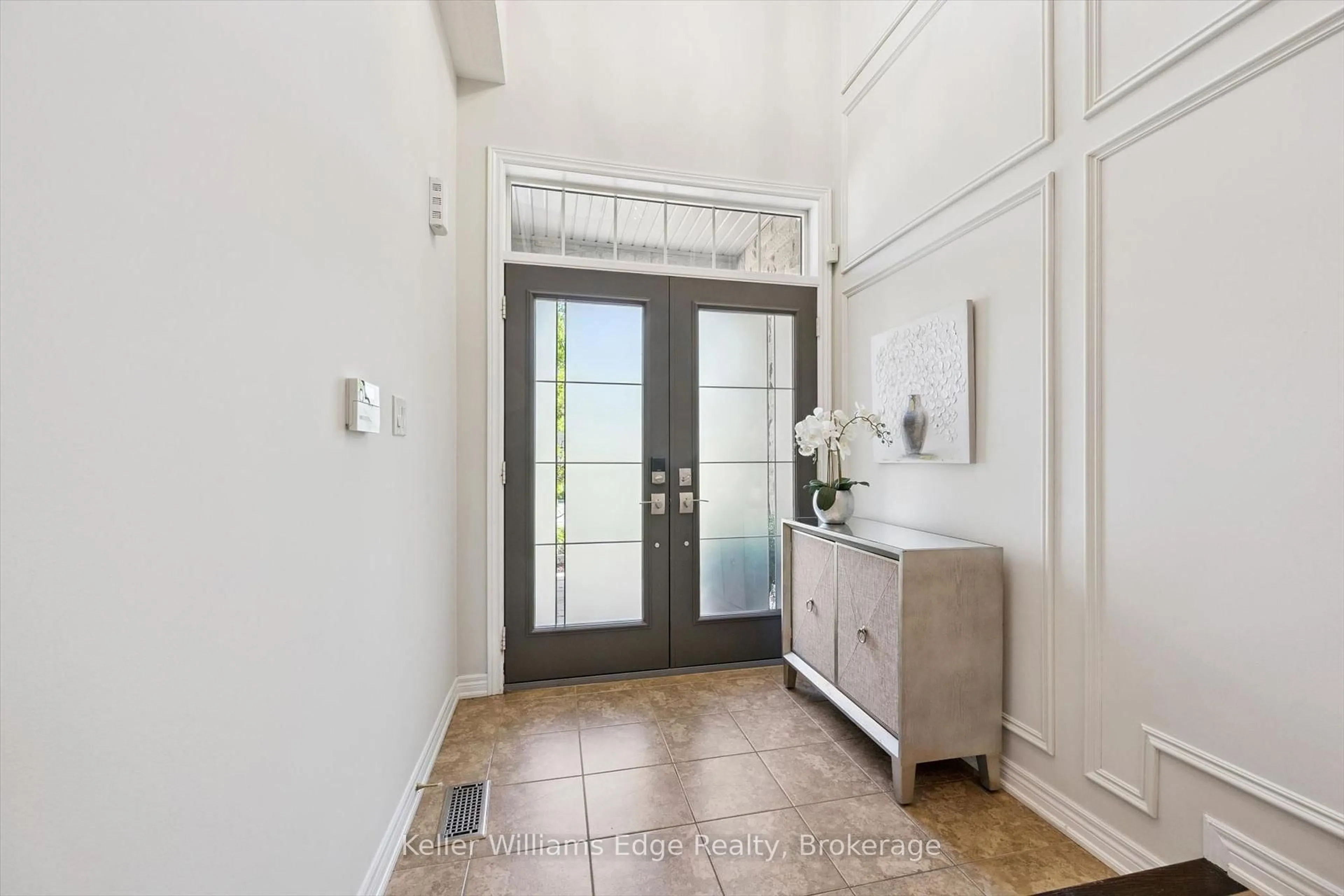 Indoor entryway for 2480 Springforest Dr, Oakville Ontario L6M 0A2