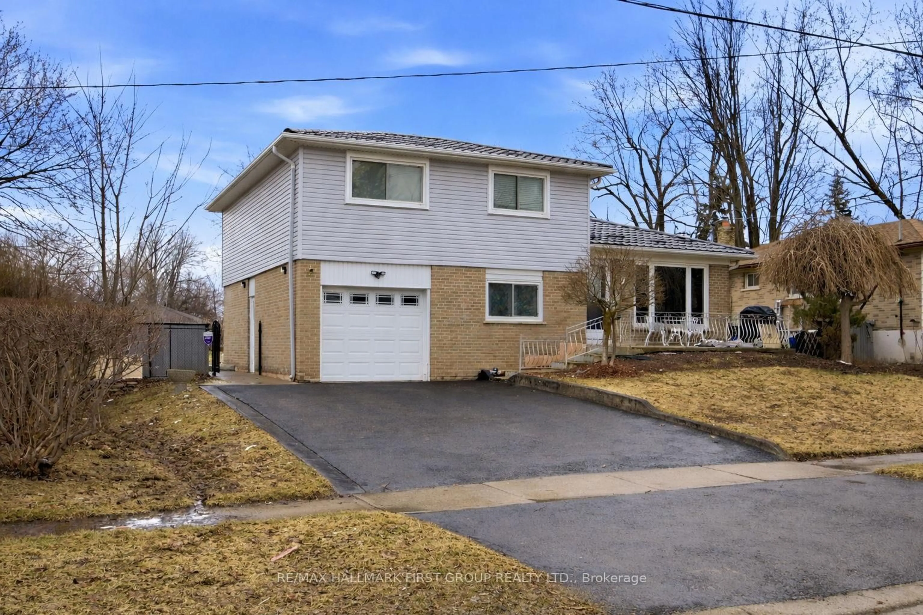 Home with brick exterior material, street for 7 Dawson Cres, Halton Hills Ontario L7G 1H3