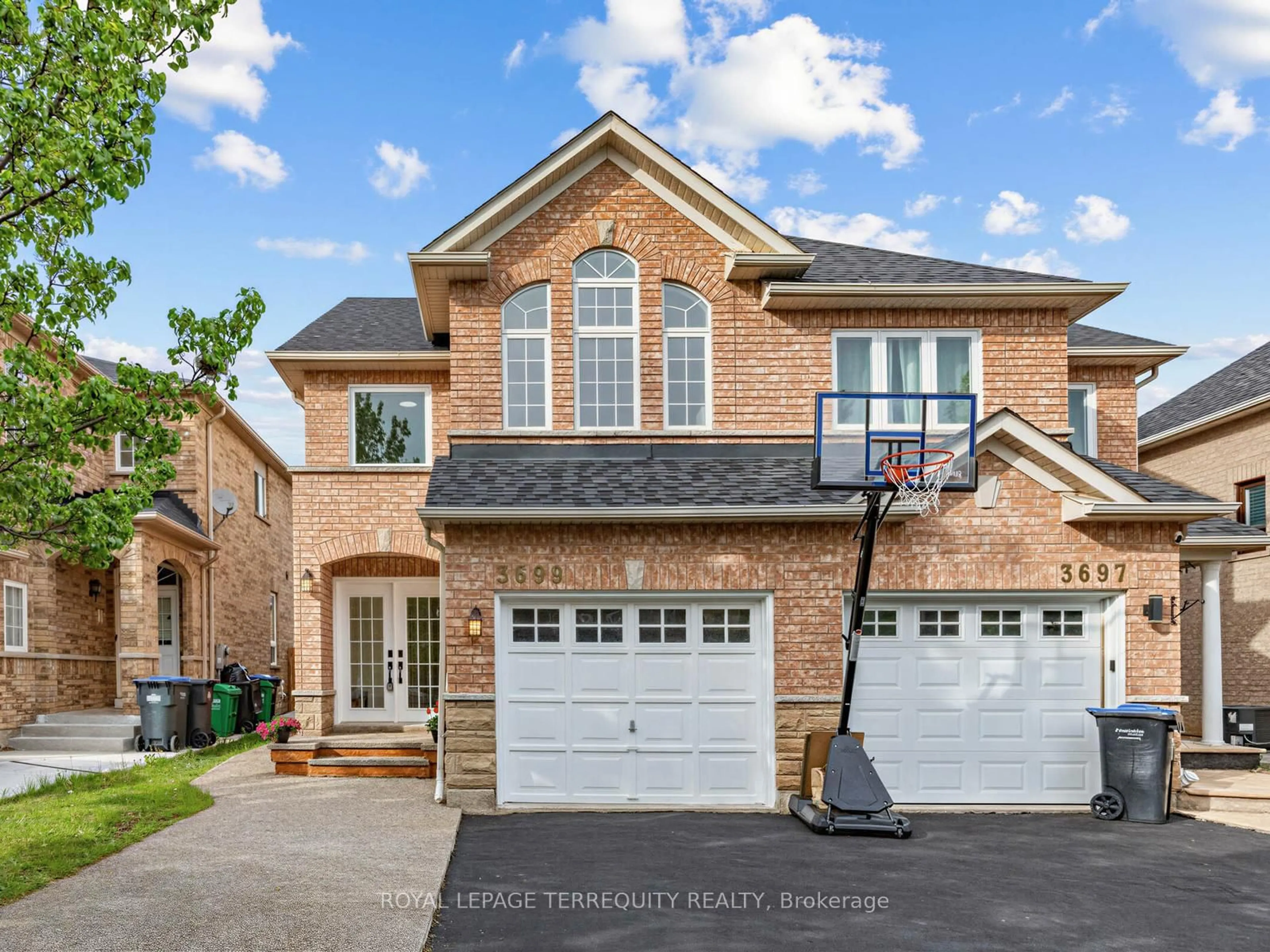 Home with brick exterior material, street for 3699 Golden Locust Dr, Mississauga Ontario L5N 8N8
