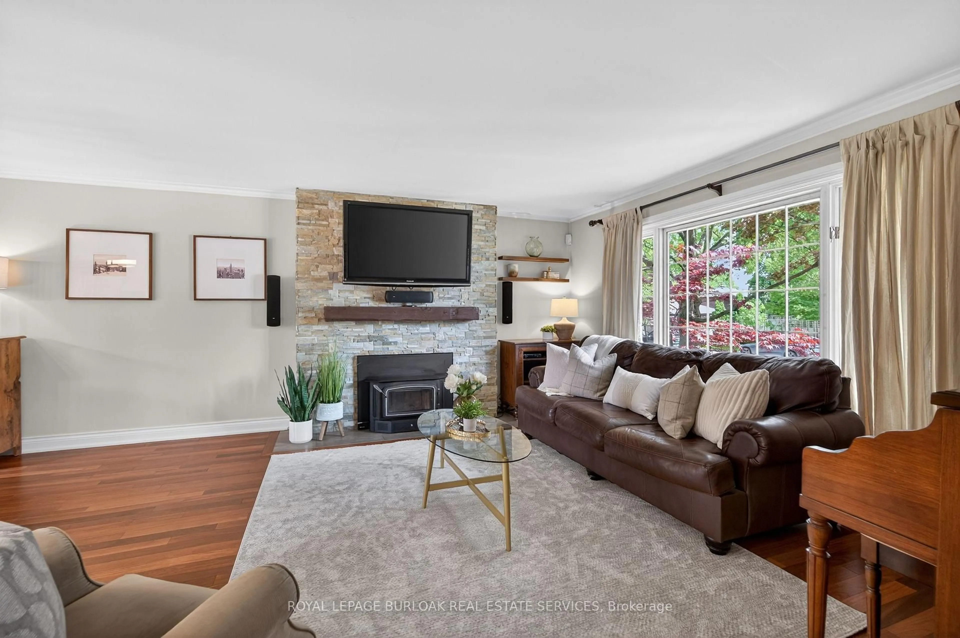Living room with furniture, unknown for 27 Shortland Cres, Toronto Ontario M9R 2T2