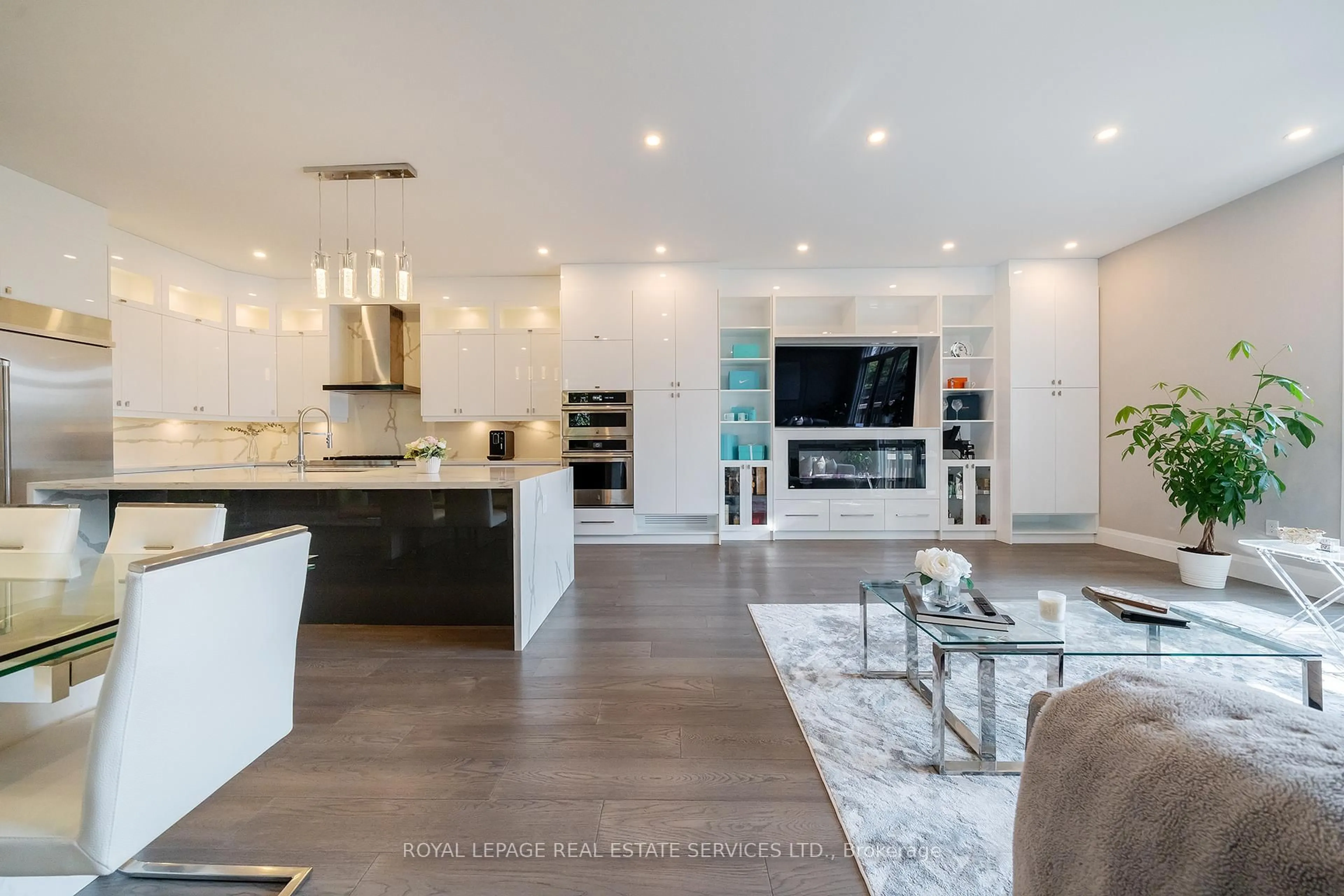 Open concept kitchen, unknown for 25A Tecumseth Ave, Mississauga Ontario L5G 1K5
