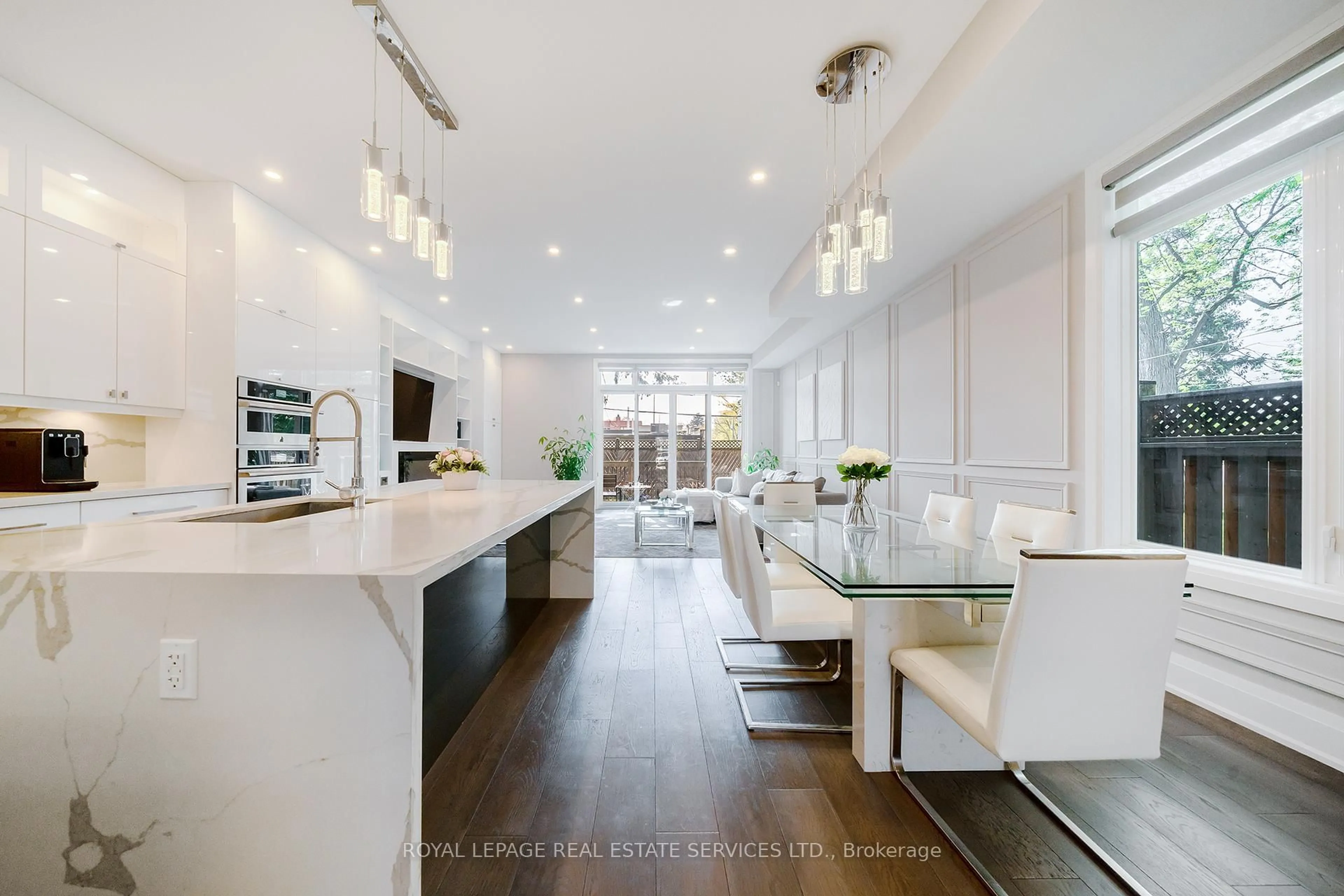Unknown for 25A Tecumseth Ave, Mississauga Ontario L5G 1K5