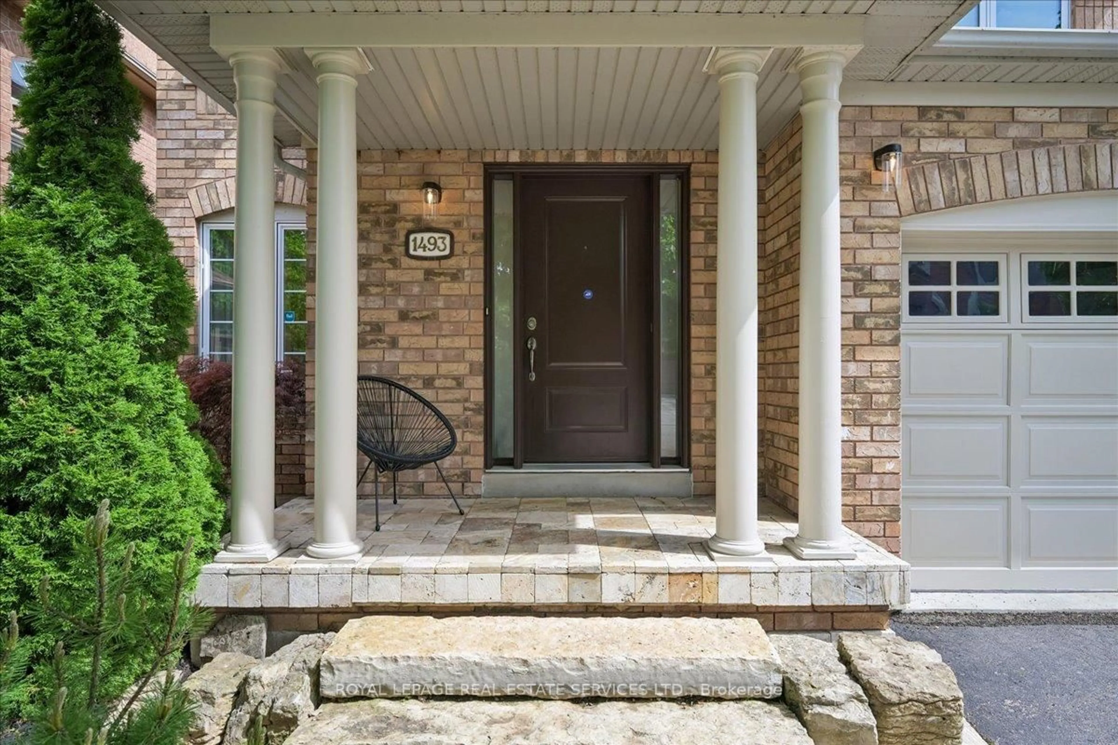 Indoor entryway for 1493 Derby County Cres, Oakville Ontario L6M 4N9