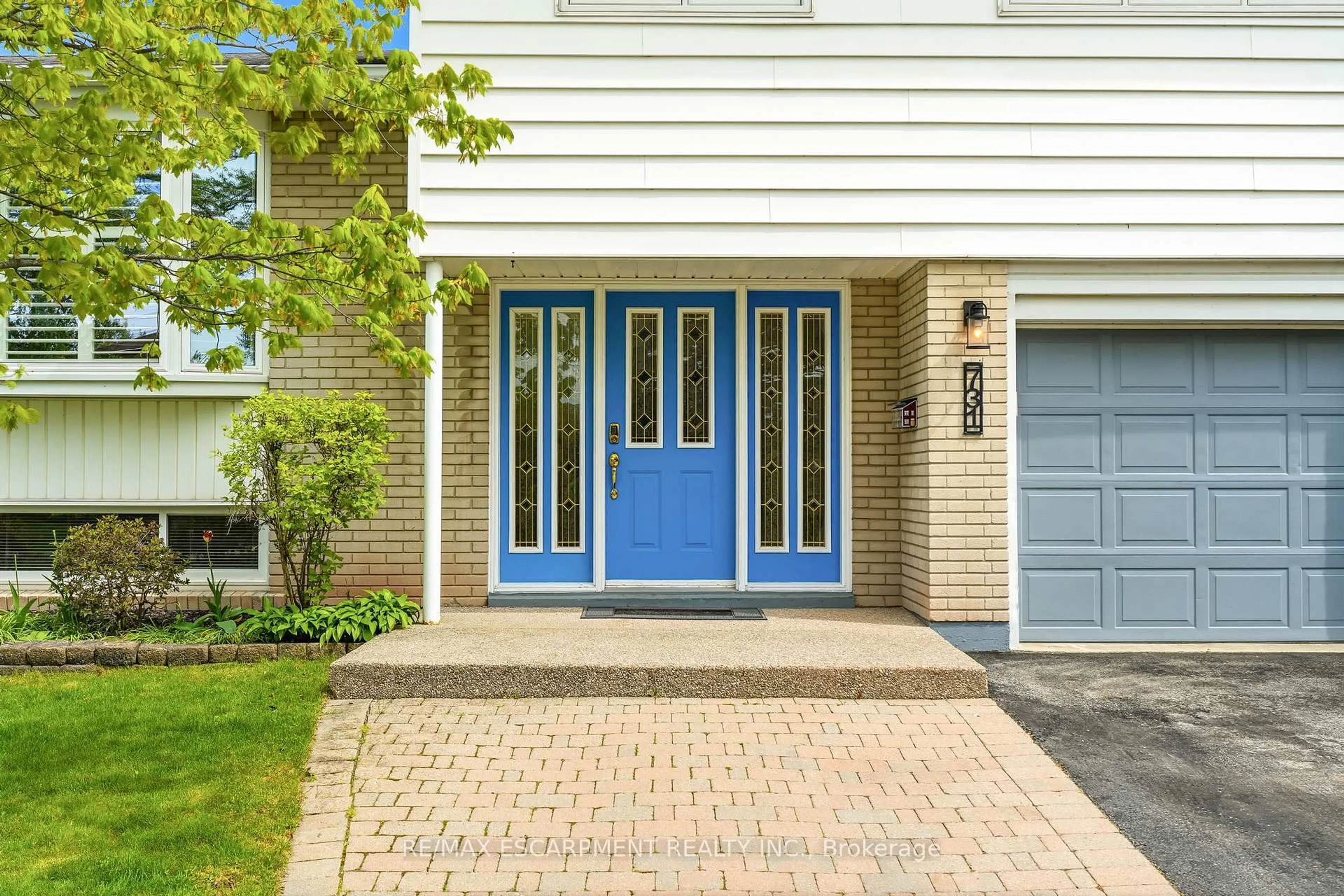 Home with brick exterior material, street for 731 Mullin Way, Burlington Ontario L7L 4J8