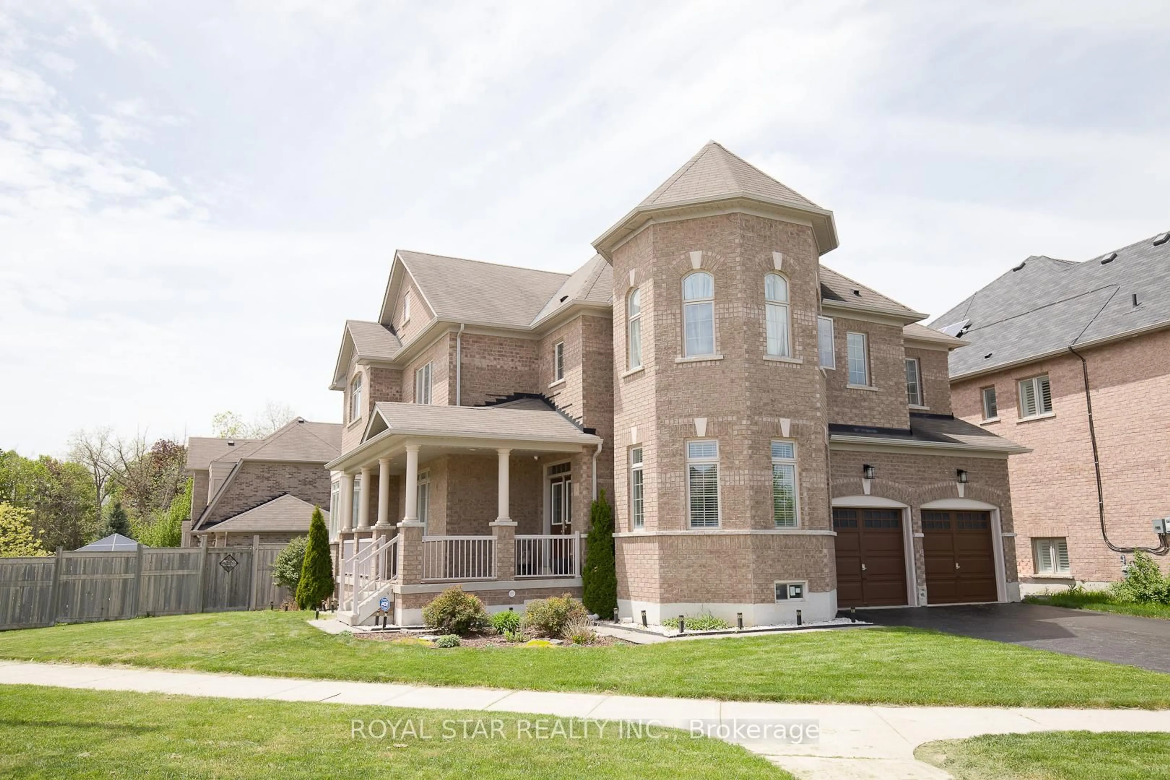 Home with brick exterior material, unknown for 4 Berkwood Hllw, Brampton Ontario L6Y 0X6