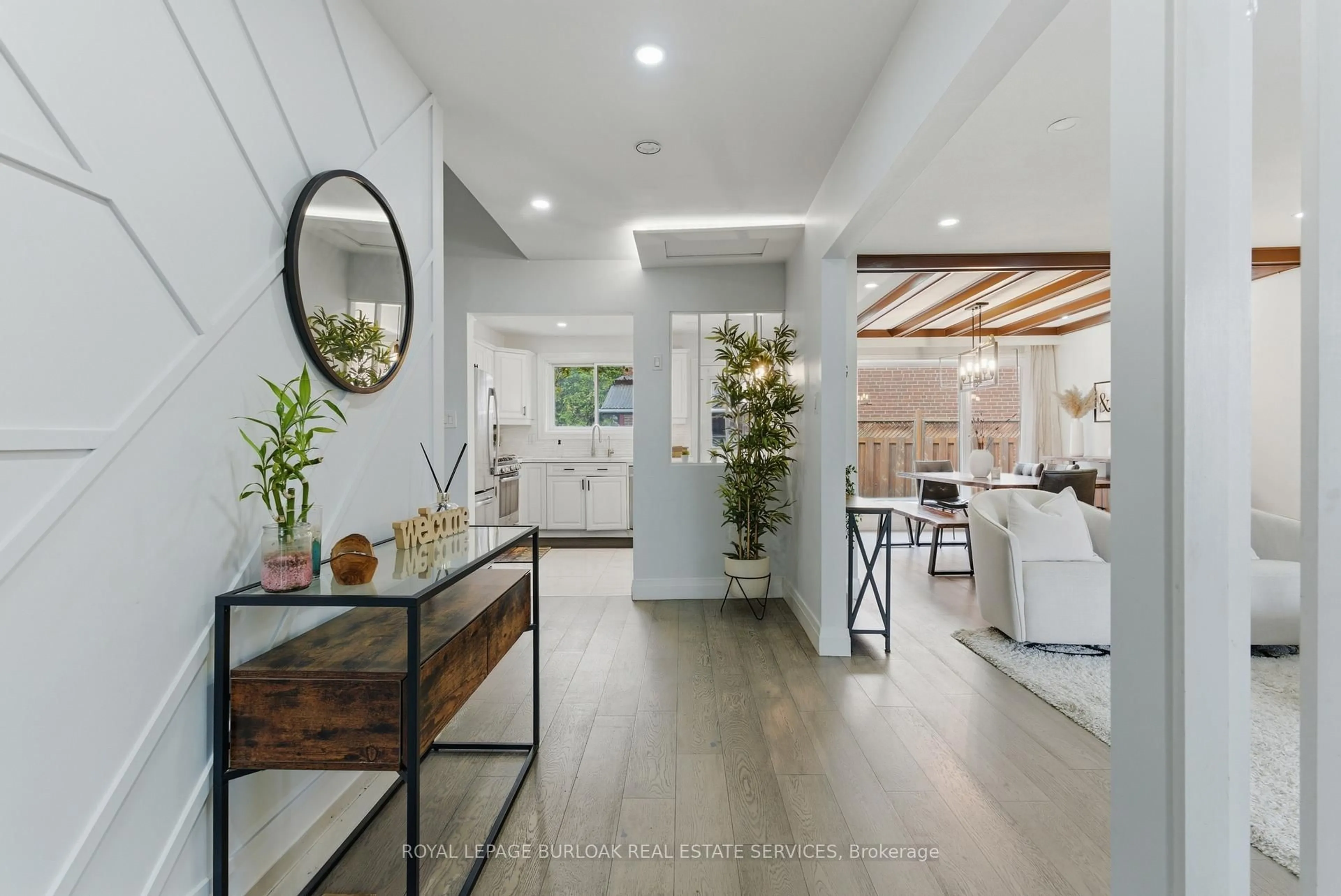 Indoor entryway for 197 Burbank St, Halton Hills Ontario L7J 1S9
