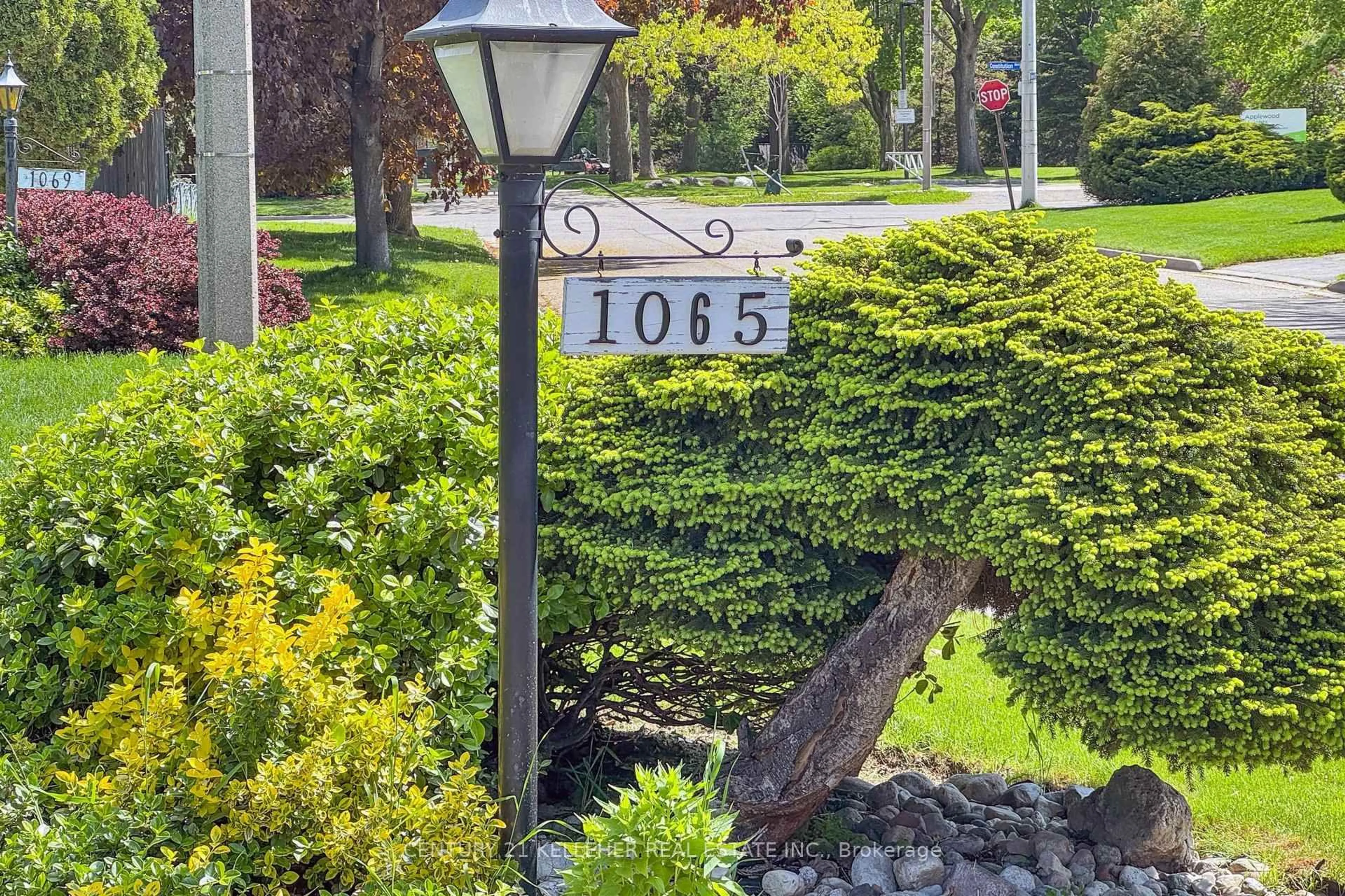 Unknown for 1065 Sierra Blvd, Mississauga Ontario L4Y 2E3