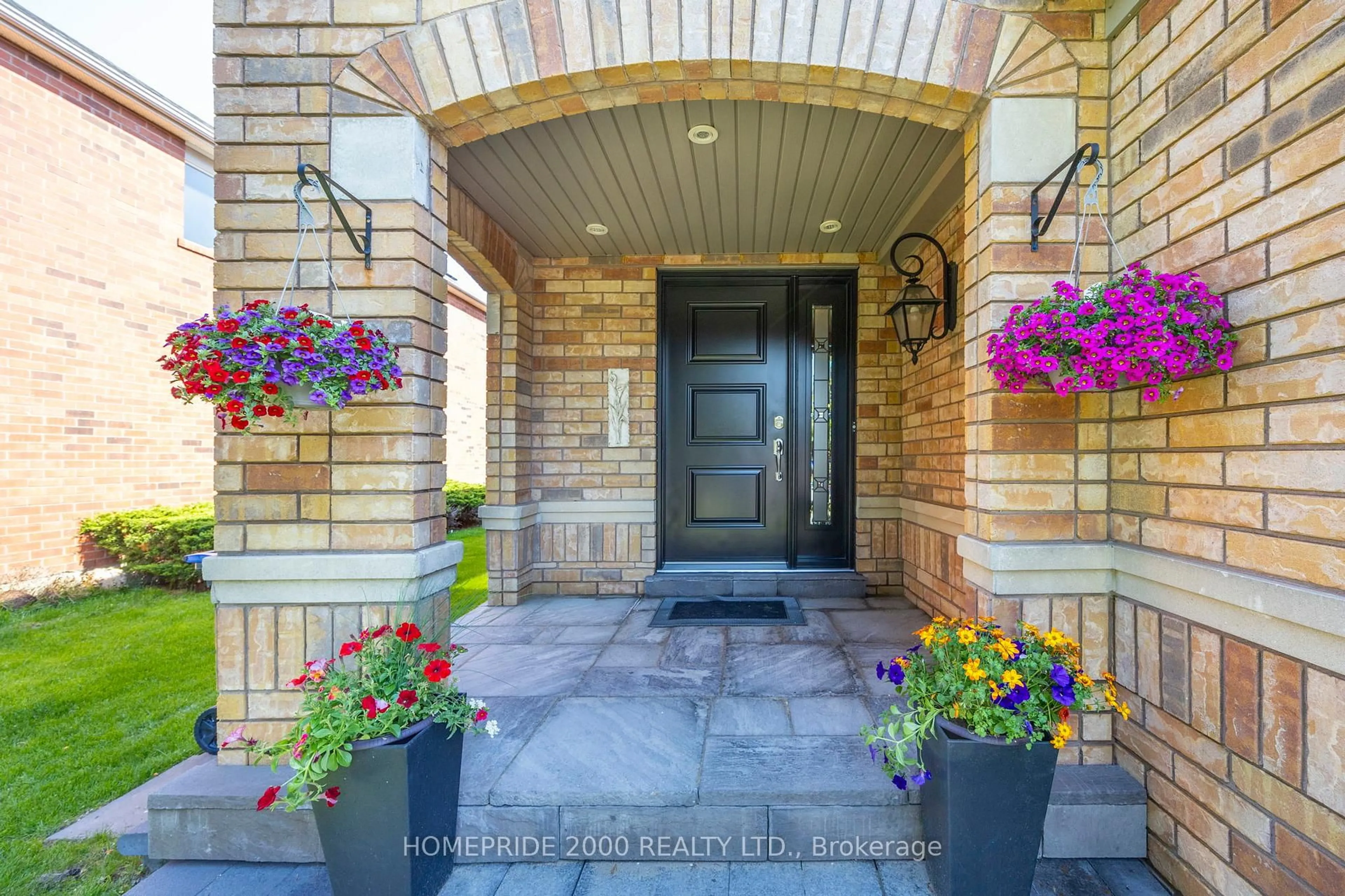 Indoor entryway for 5859 Chalfont Cres, Mississauga Ontario L5M 6K4