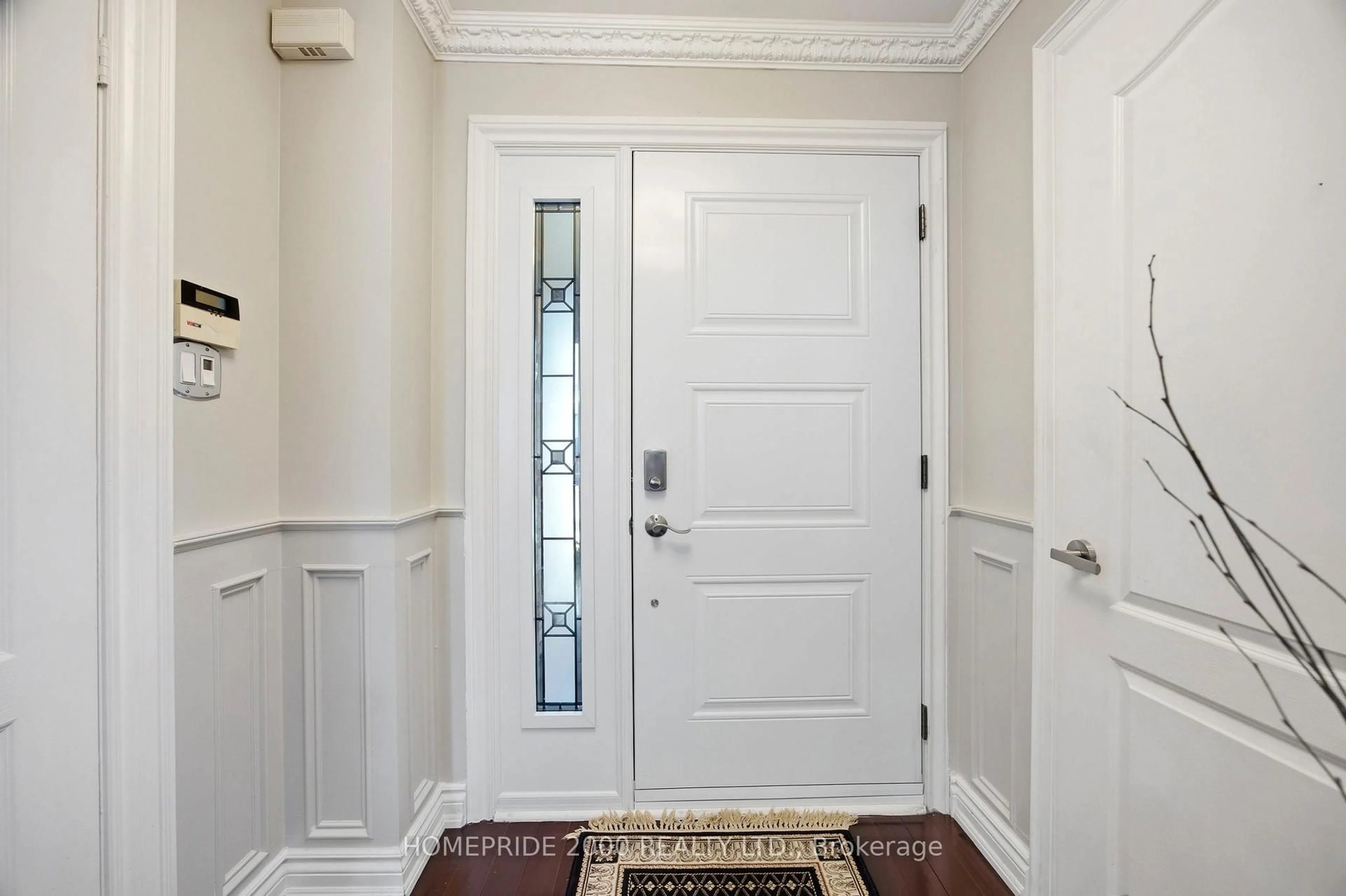 Indoor entryway for 5859 Chalfont Cres, Mississauga Ontario L5M 6K4