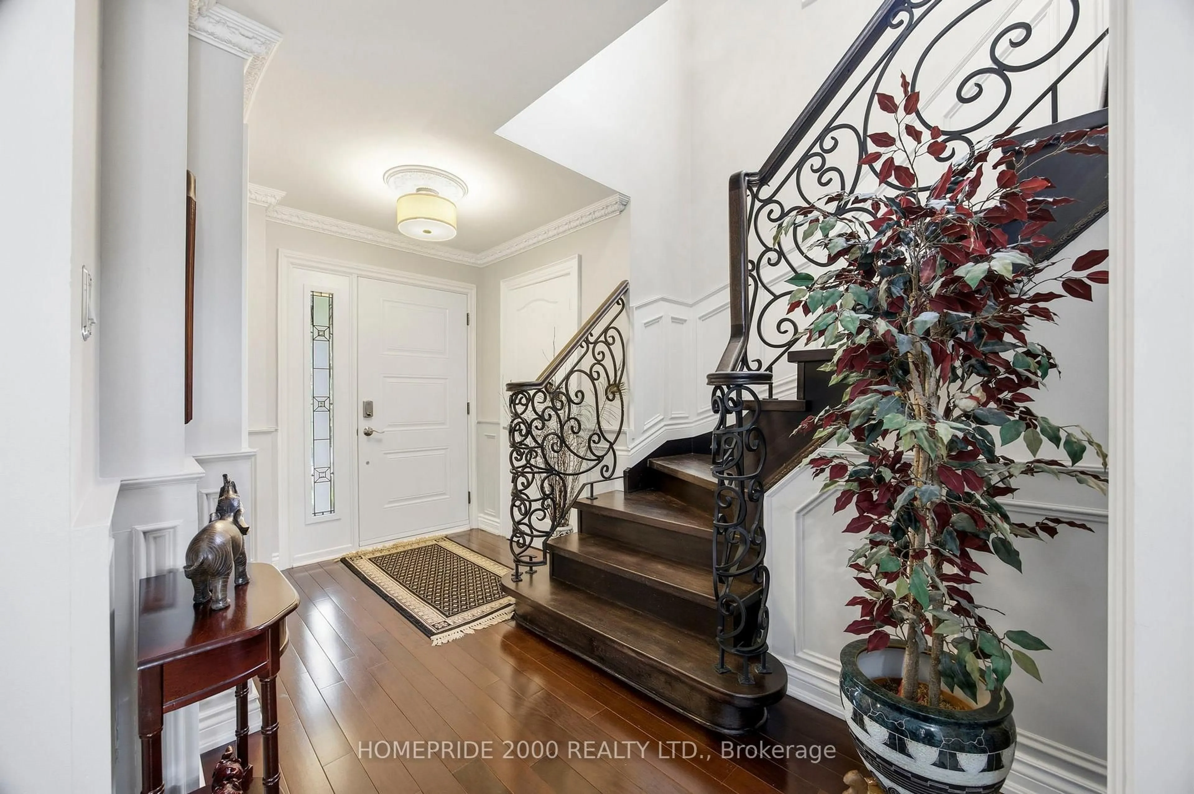 Indoor entryway for 5859 Chalfont Cres, Mississauga Ontario L5M 6K4