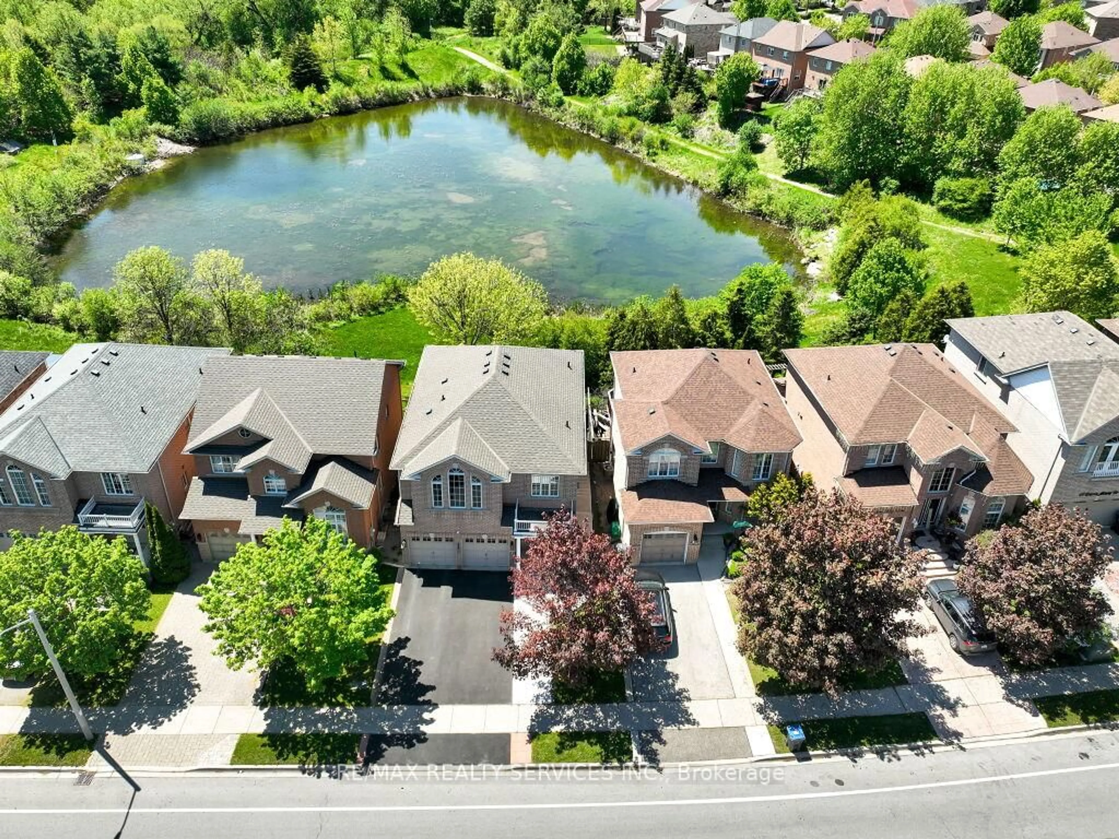 A pic from outside/outdoor area/front of a property/back of a property/a pic from drone, water/lake/river/ocean view for 58 Queen Mary Dr, Brampton Ontario L7A 2K3