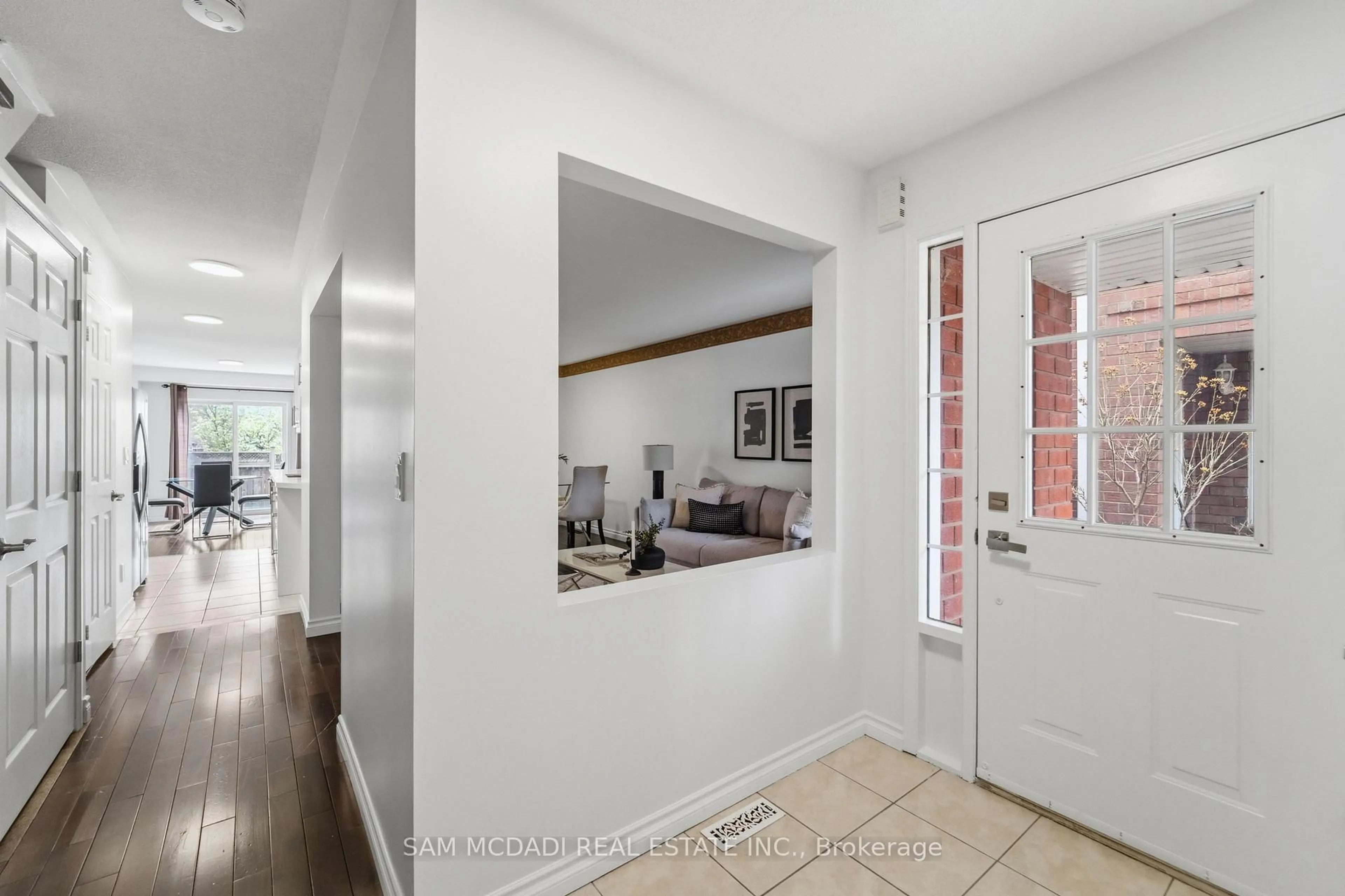 Indoor entryway for 1220 Windbrook Grve, Mississauga Ontario L5V 2V1
