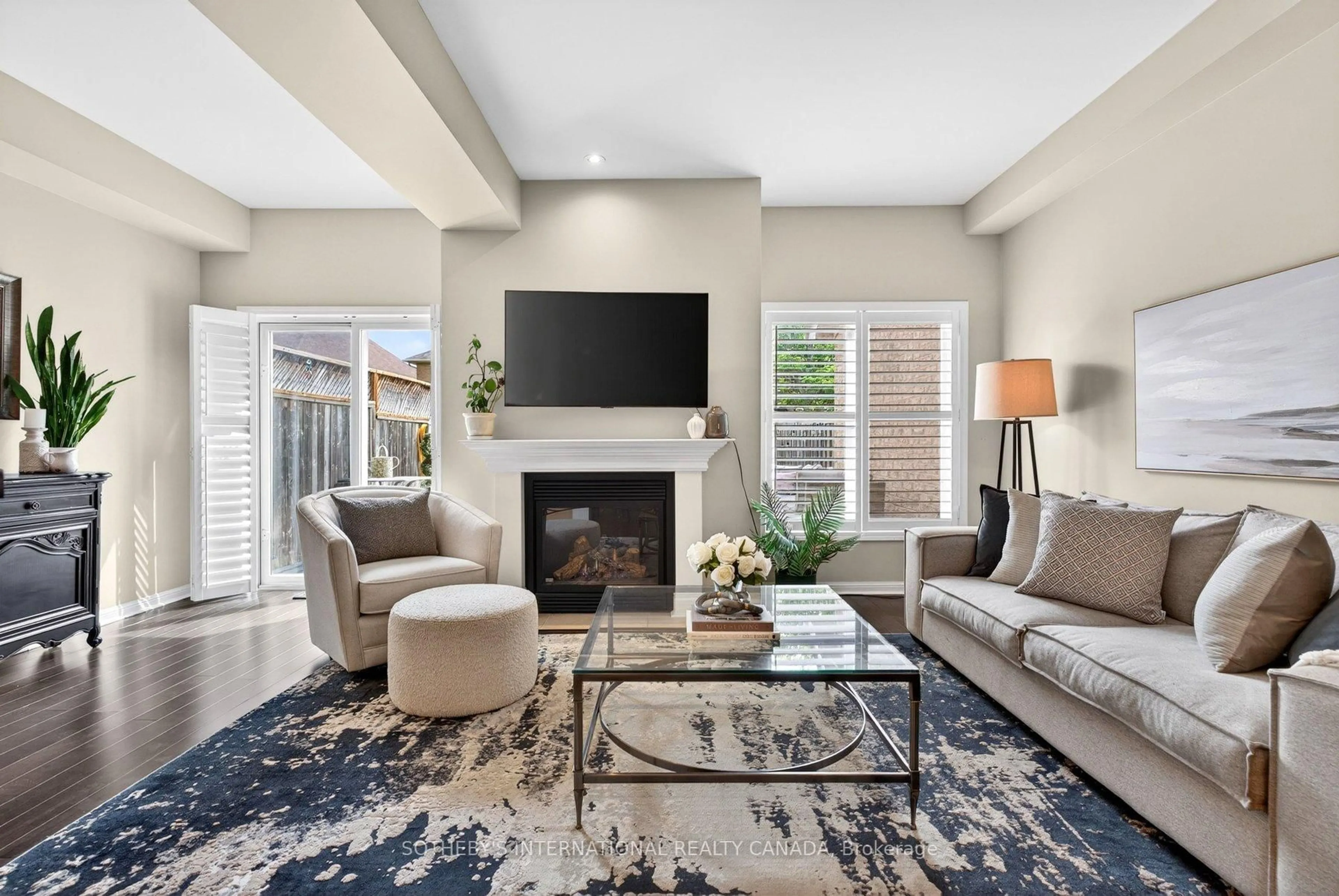 Living room with furniture, unknown for 2238 Stone Glen Cres, Oakville Ontario L6M 5G6