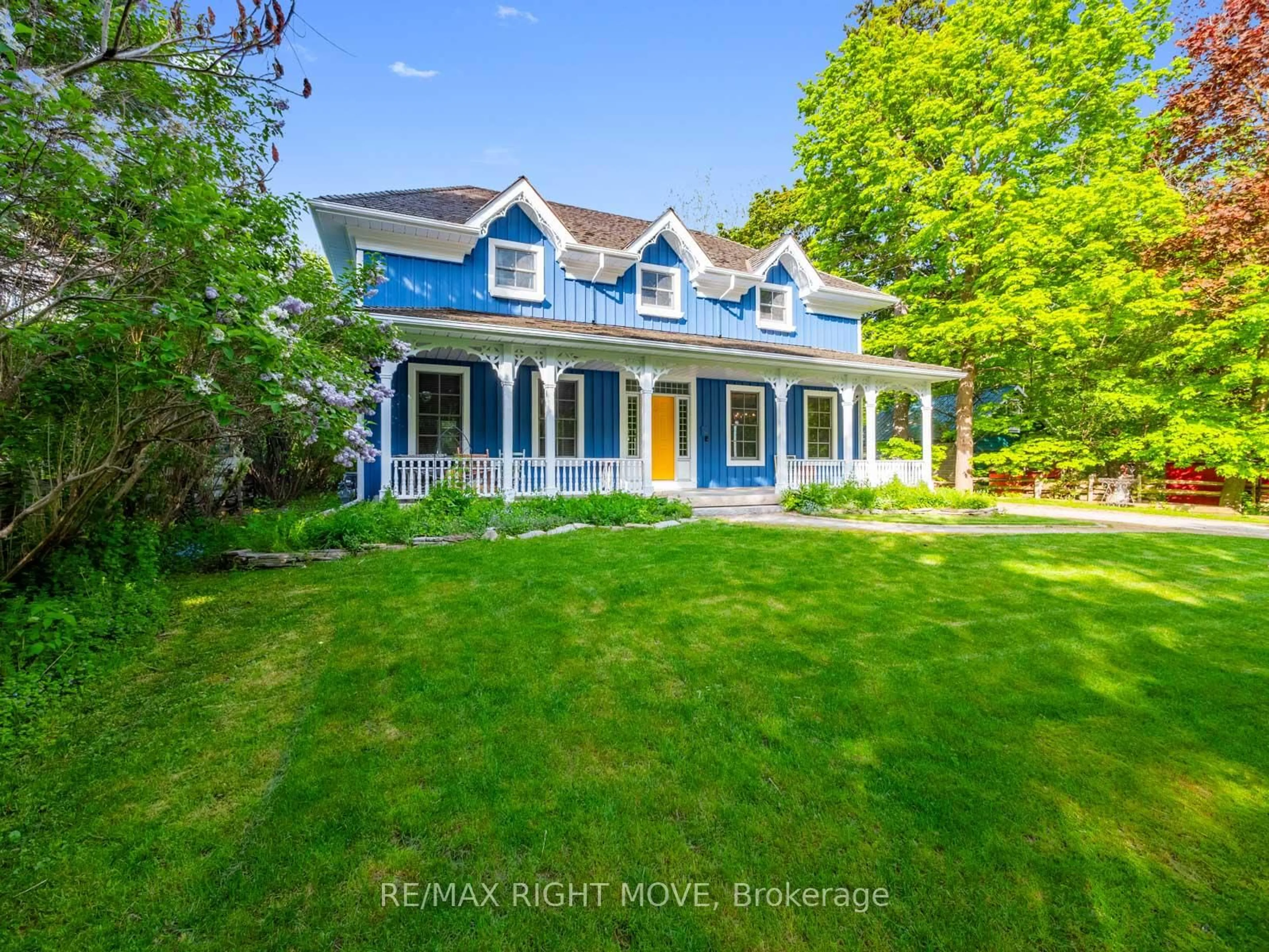 A pic from outside/outdoor area/front of a property/back of a property/a pic from drone, street for 7135 Pond St, Mississauga Ontario L5W 1A1