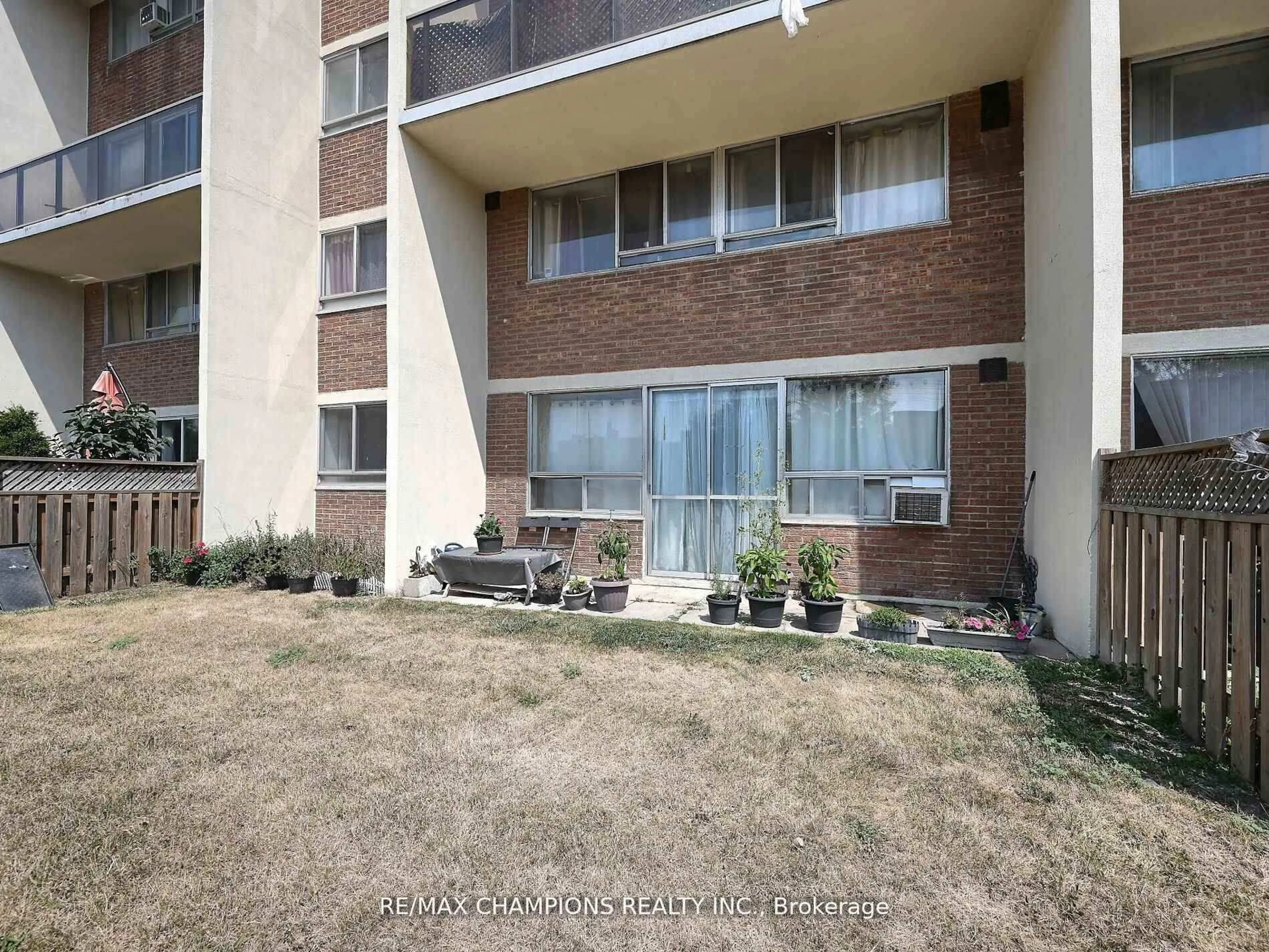 Unknown for 1050 Stainton Dr #112, Mississauga Ontario L5C 2T7