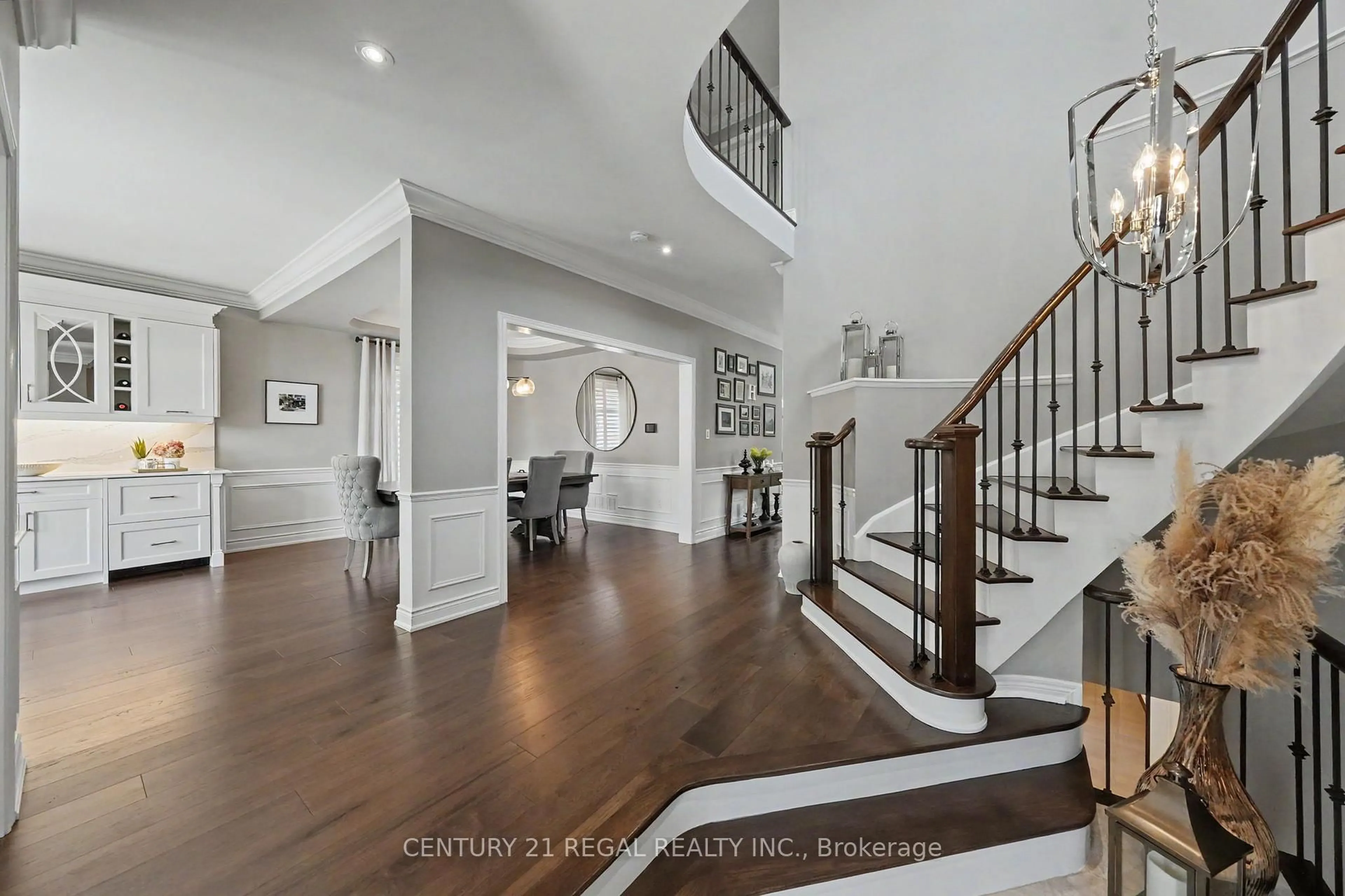 Indoor entryway for 2260 Chickadee Cres, Oakville Ontario L6M 3S2
