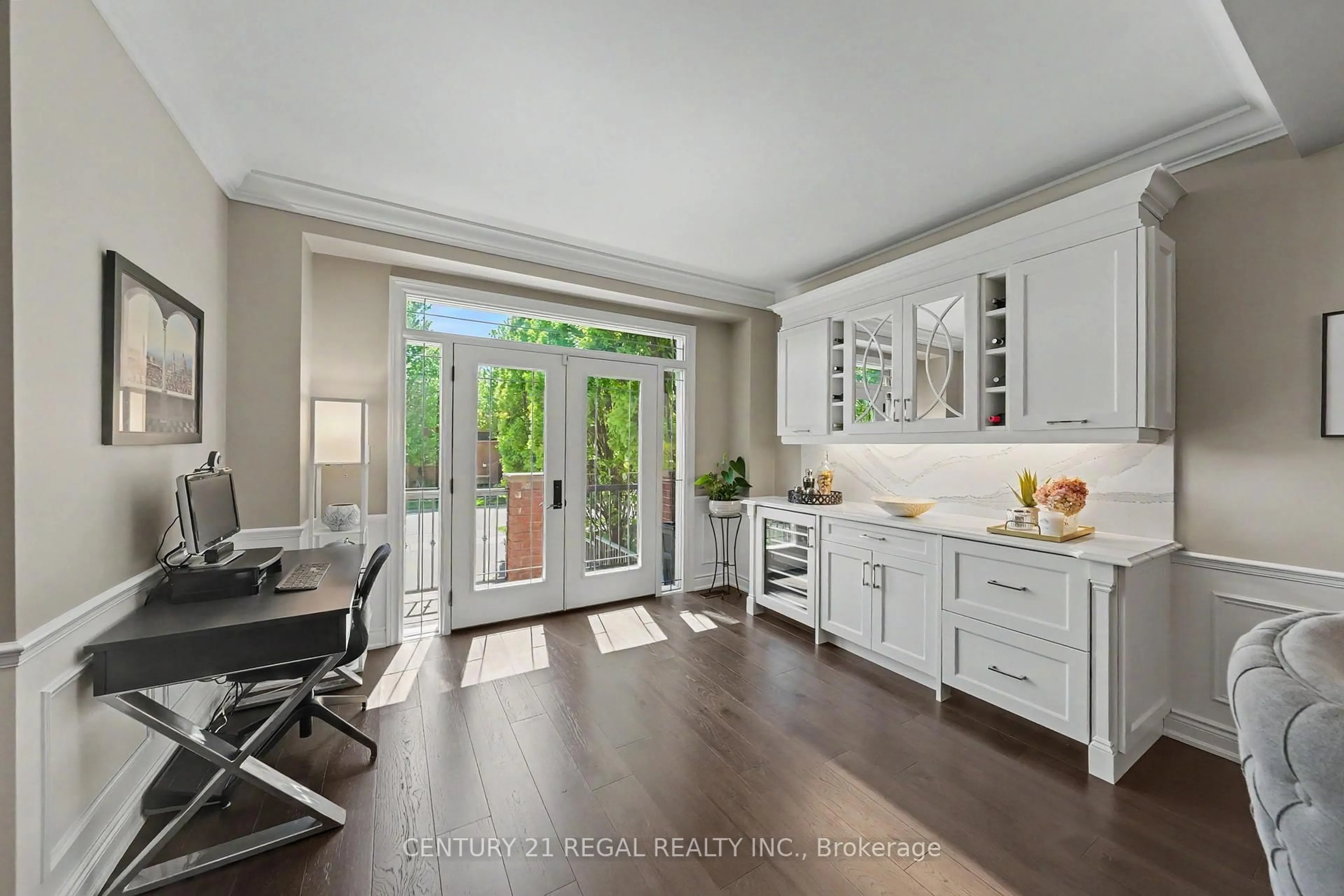 Open concept kitchen, ceramic/tile floor for 2260 Chickadee Cres, Oakville Ontario L6M 3S2