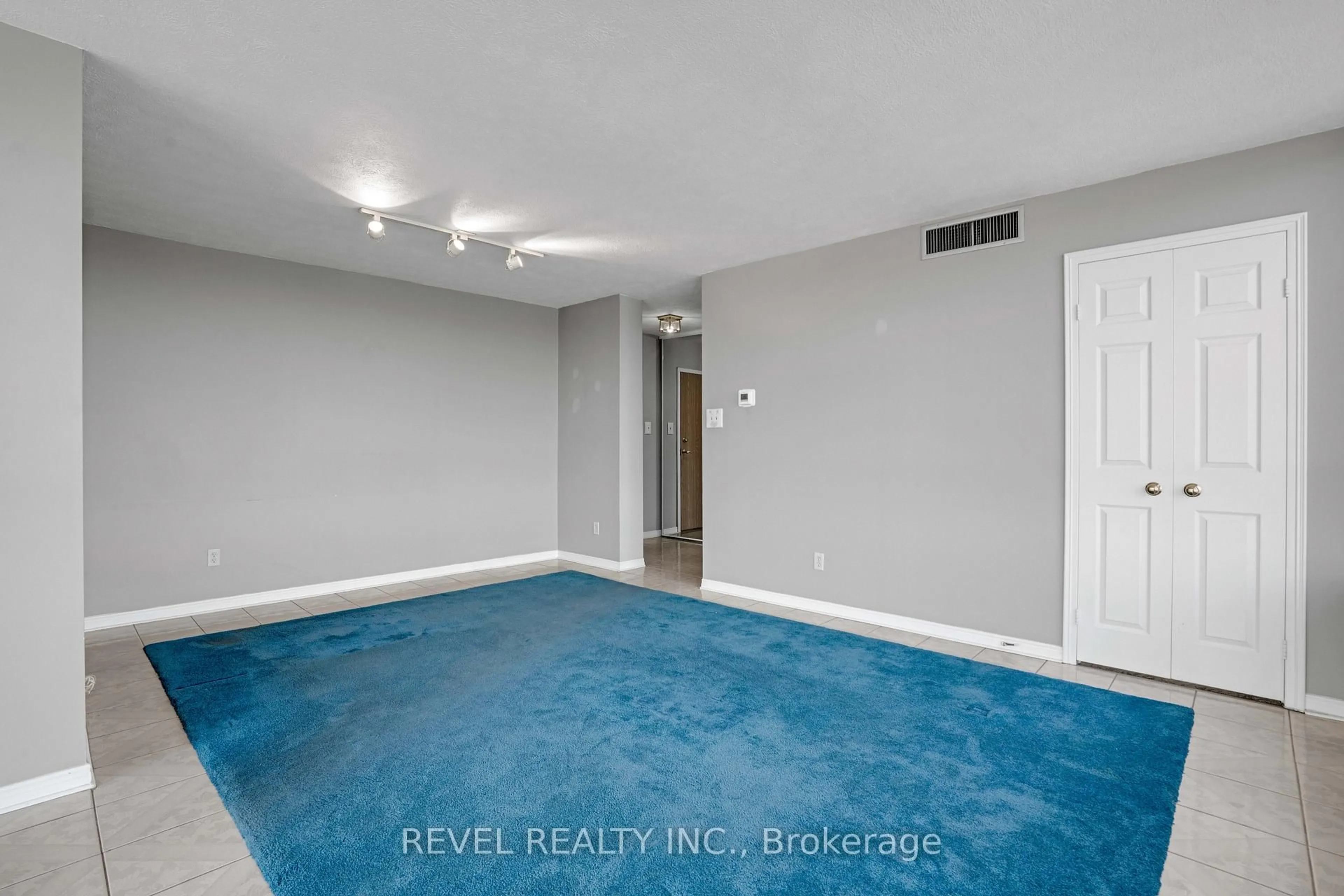 A pic of a room for 1360 Rathburn Rd #403, Mississauga Ontario L4W 4H4
