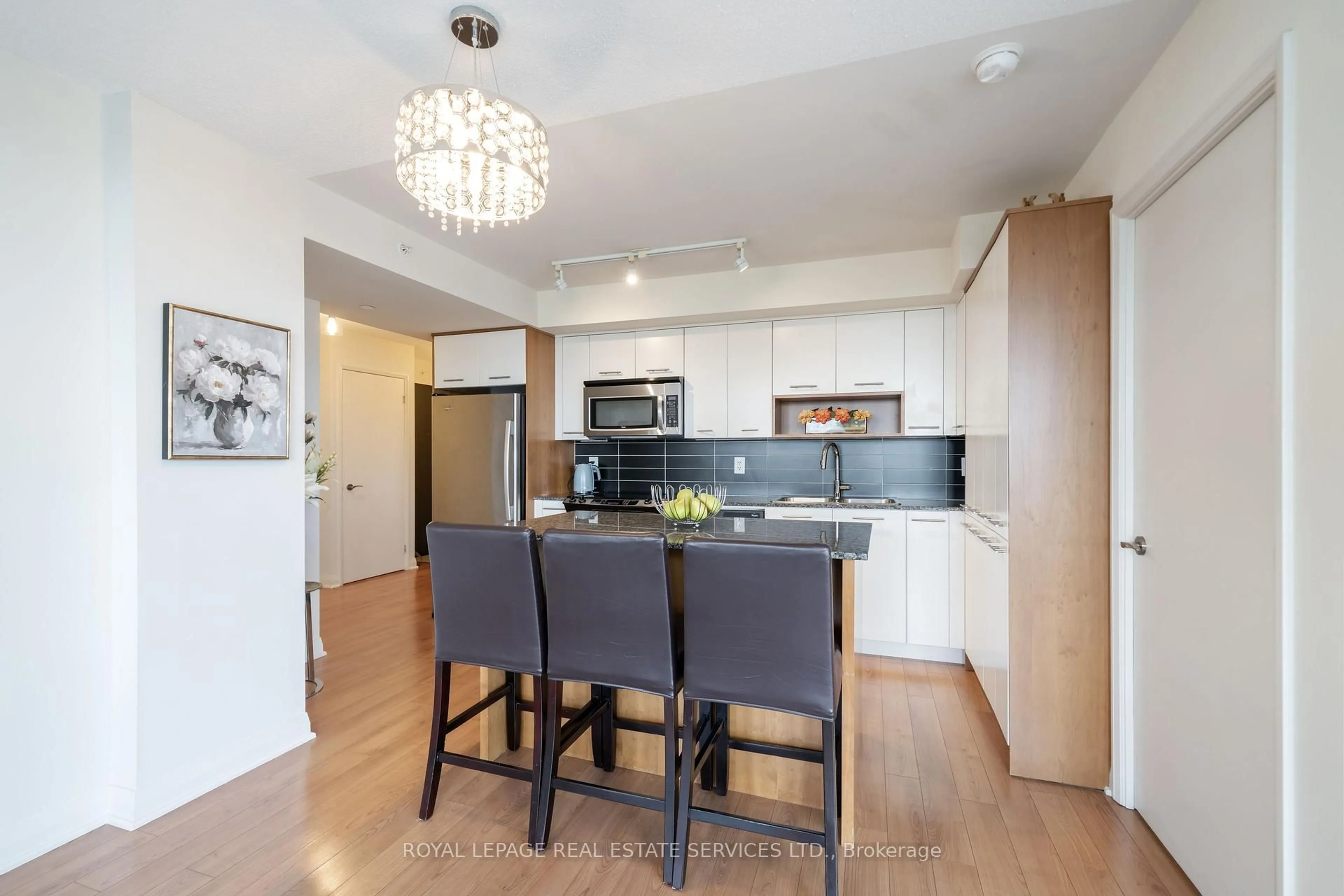 Open concept kitchen, wood/laminate floor for 1 Valhalla Inn Rd #607, Toronto Ontario M9B 1S9