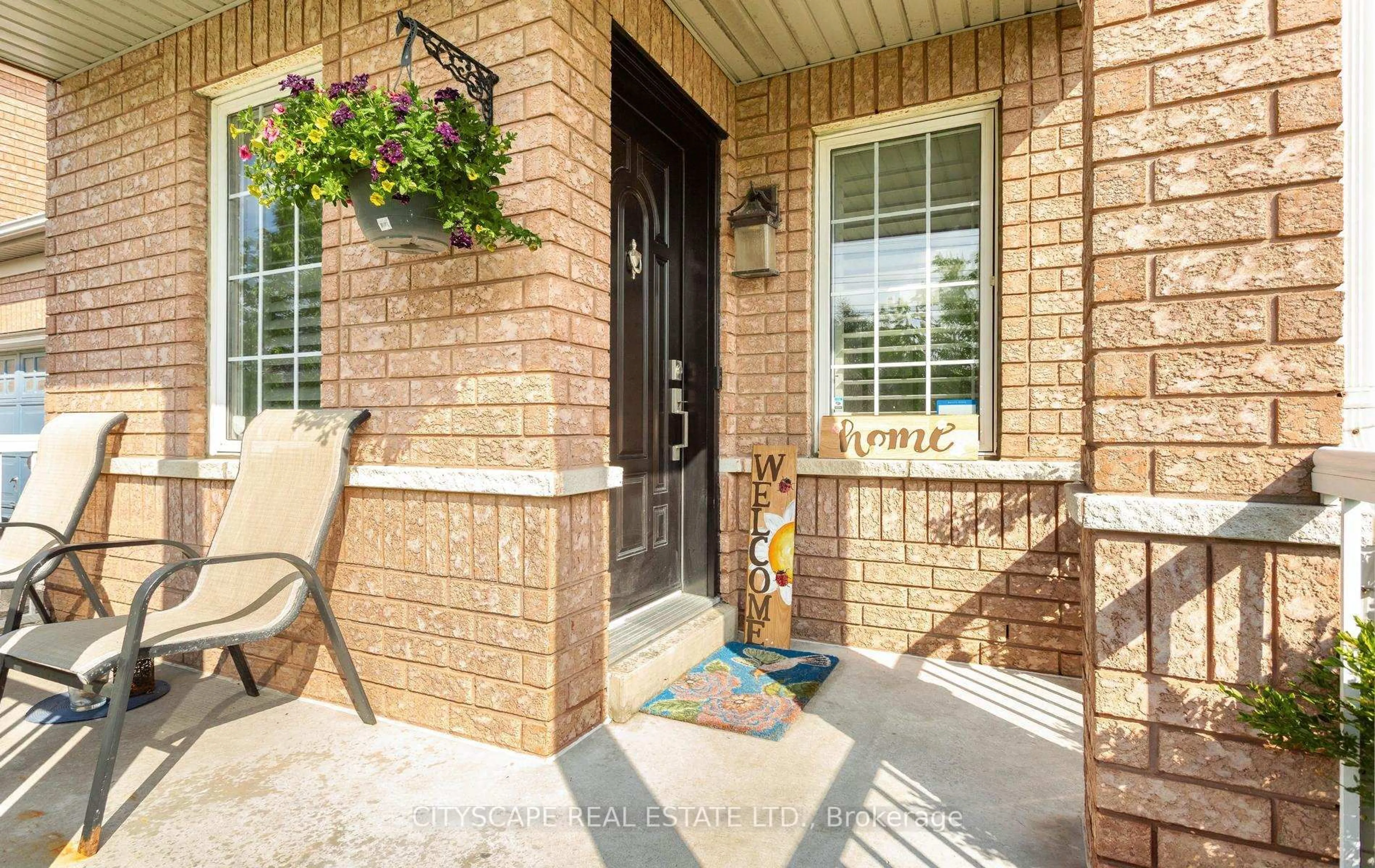 Indoor entryway for 3324 Equestrian Cres, Mississauga Ontario L5M 6T1