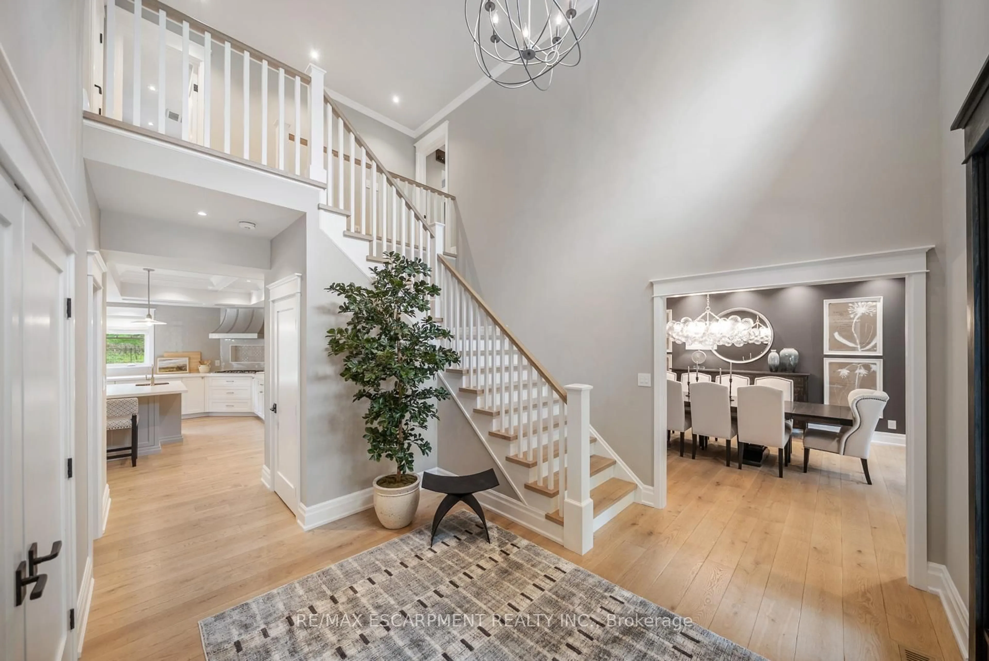 Indoor entryway for 6502 Mcniven Rd, Burlington Ontario L7P 0K5