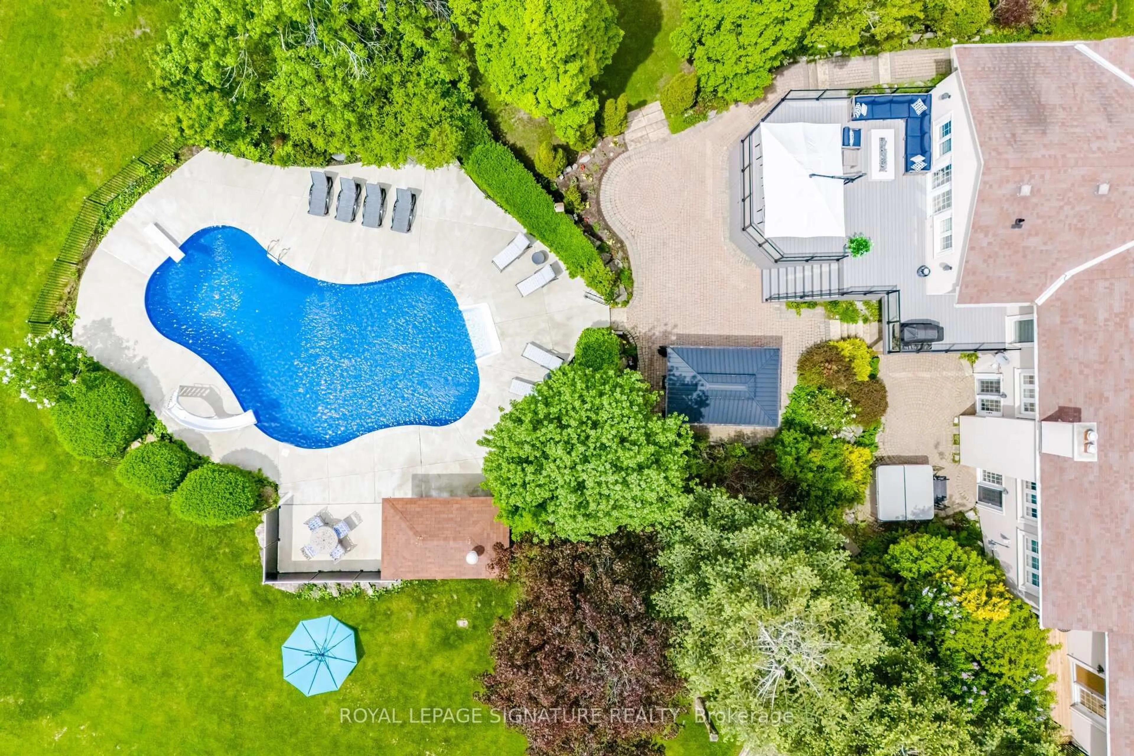 A pic from outside/outdoor area/front of a property/back of a property/a pic from drone, water/lake/river/ocean view for 15634 Mountainview Rd, Caledon Ontario L7C 2V2