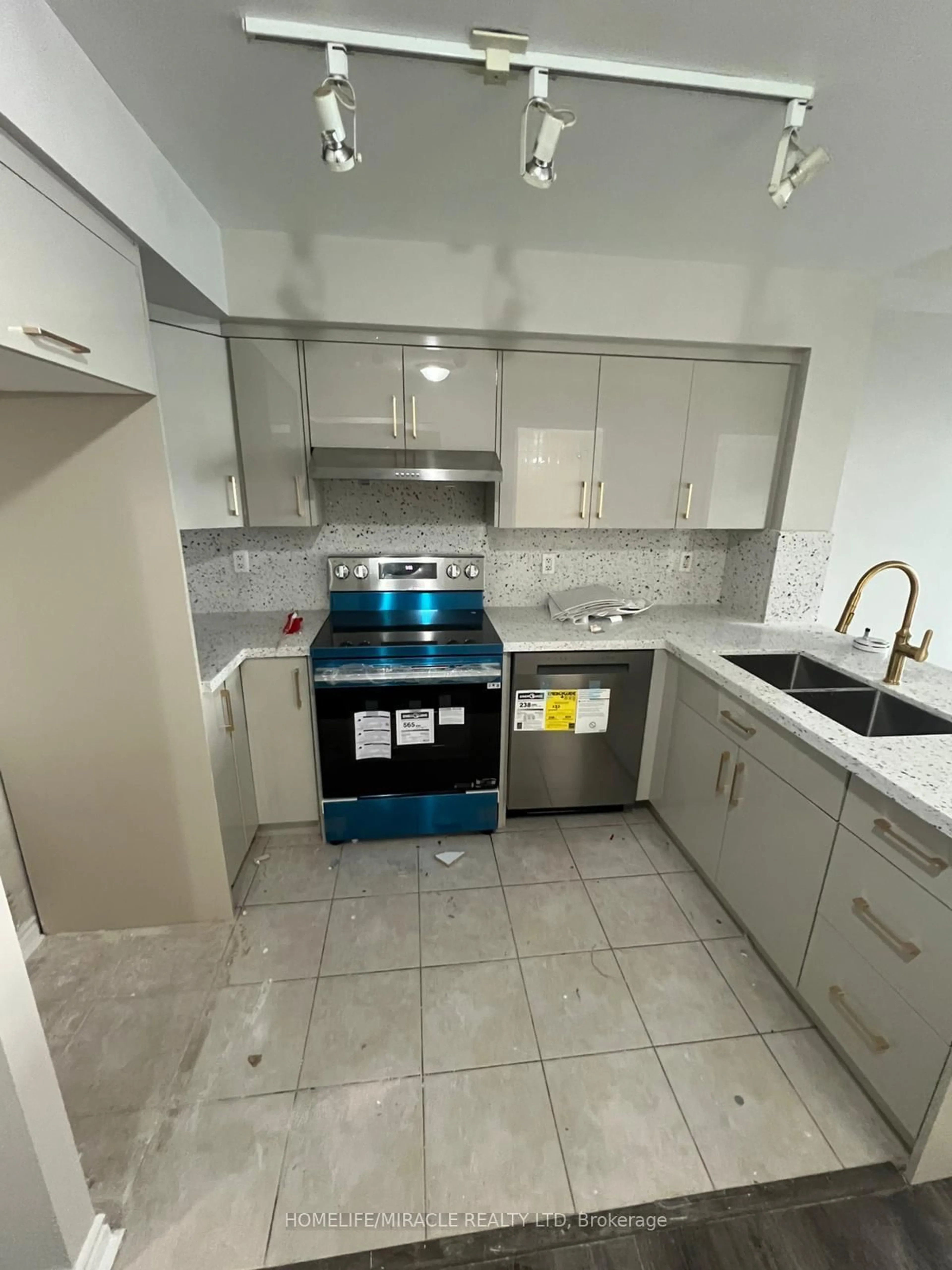 Standard kitchen, unknown for 33 Elm Dr #1508, Mississauga Ontario L5B 4M2