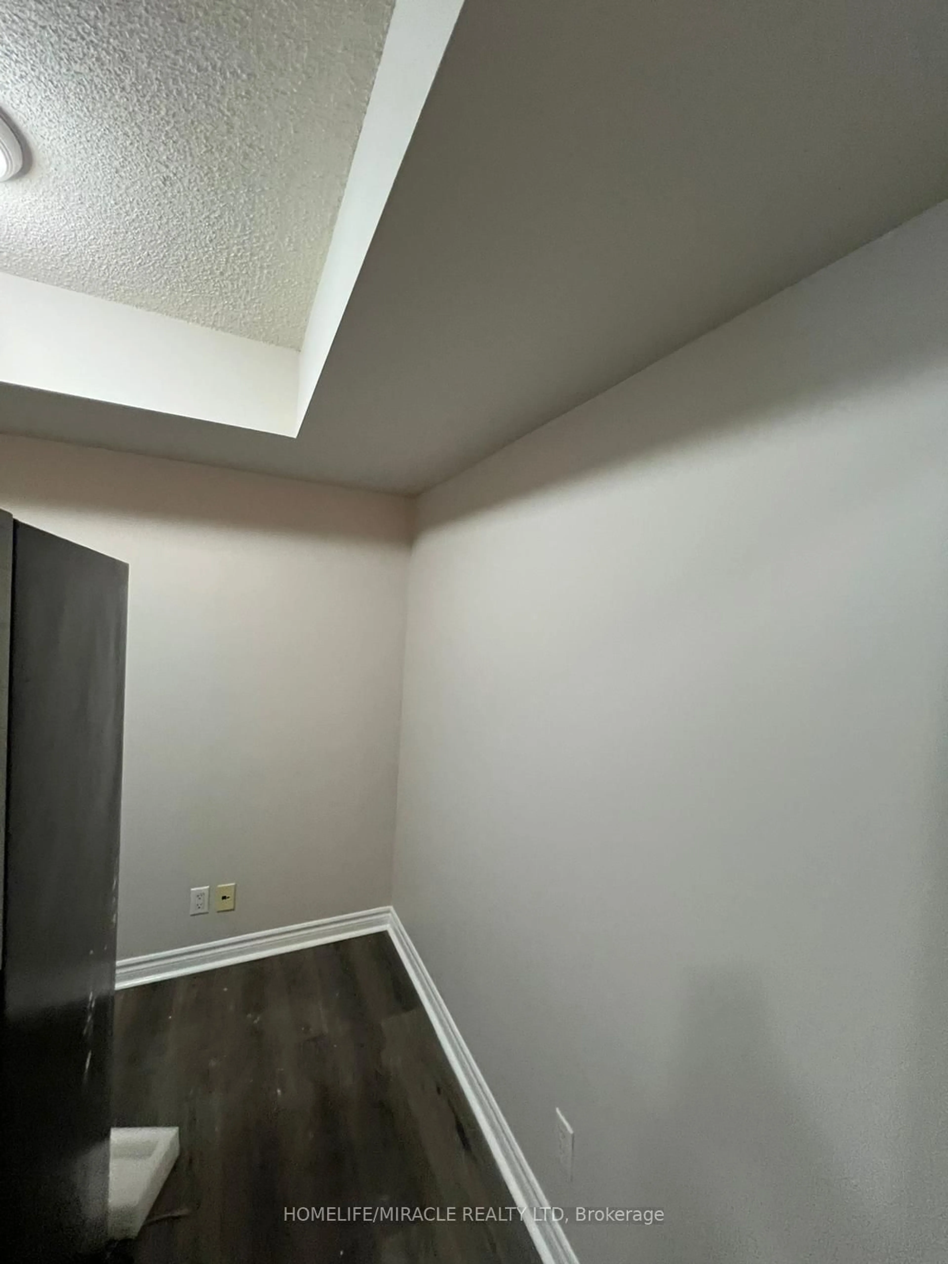 A pic of a room for 33 Elm Dr #1508, Mississauga Ontario L5B 4M2