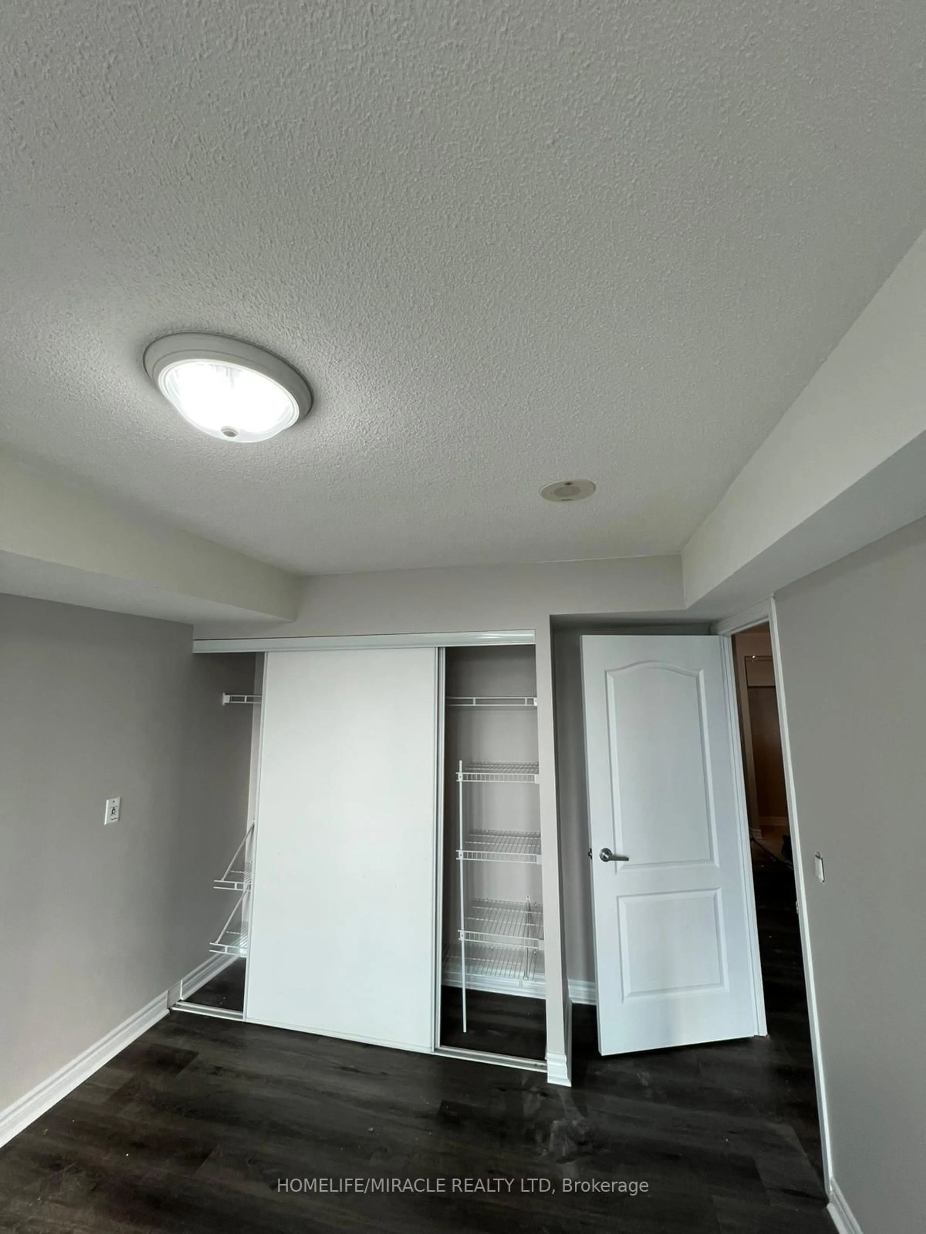 A pic of a room for 33 Elm Dr #1508, Mississauga Ontario L5B 4M2