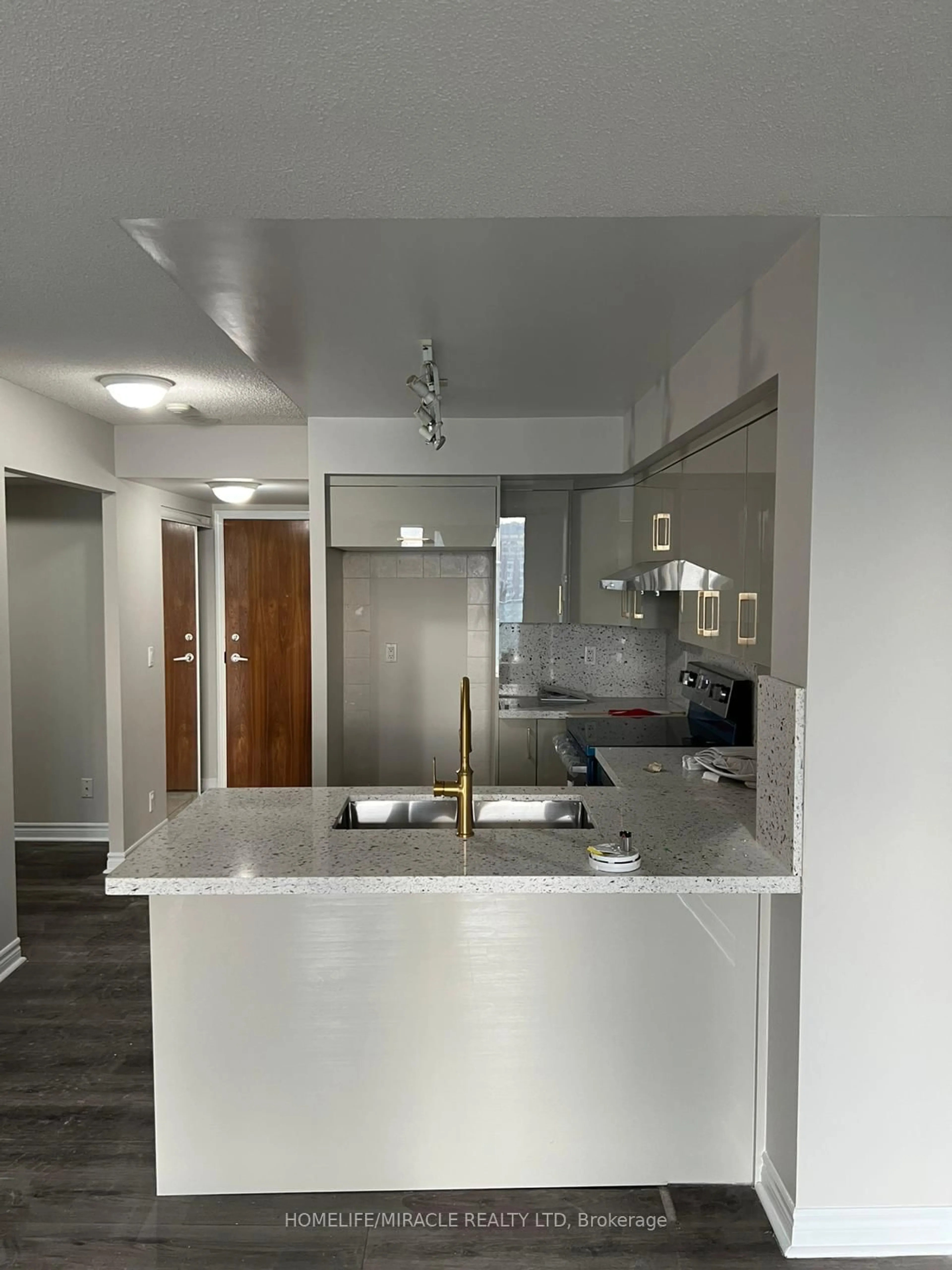 Standard kitchen, unknown for 33 Elm Dr #1508, Mississauga Ontario L5B 4M2