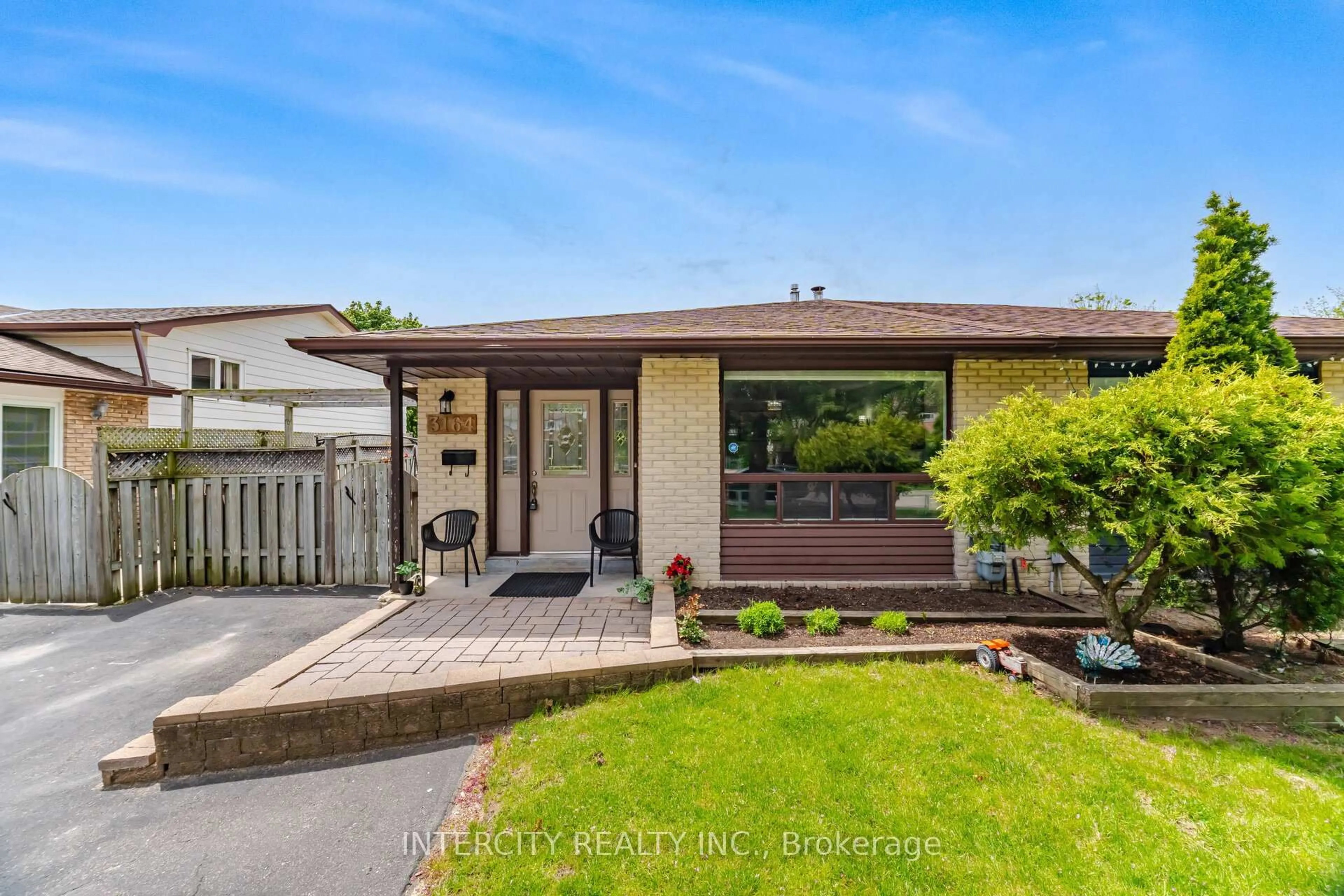 Unknown for 3164 Gwendale Cres, Mississauga Ontario L5A 3B4