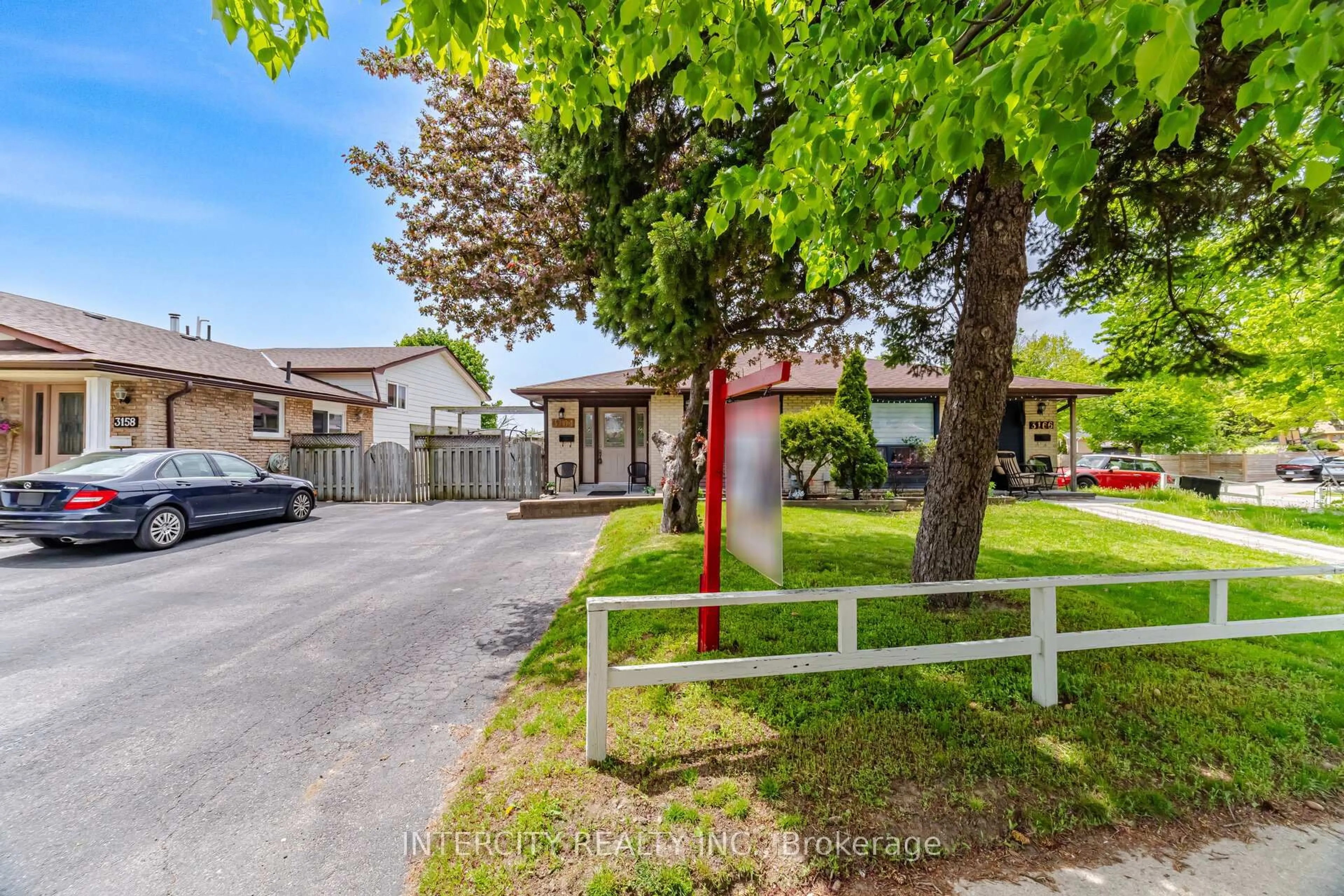 Unknown for 3164 Gwendale Cres, Mississauga Ontario L5A 3B4