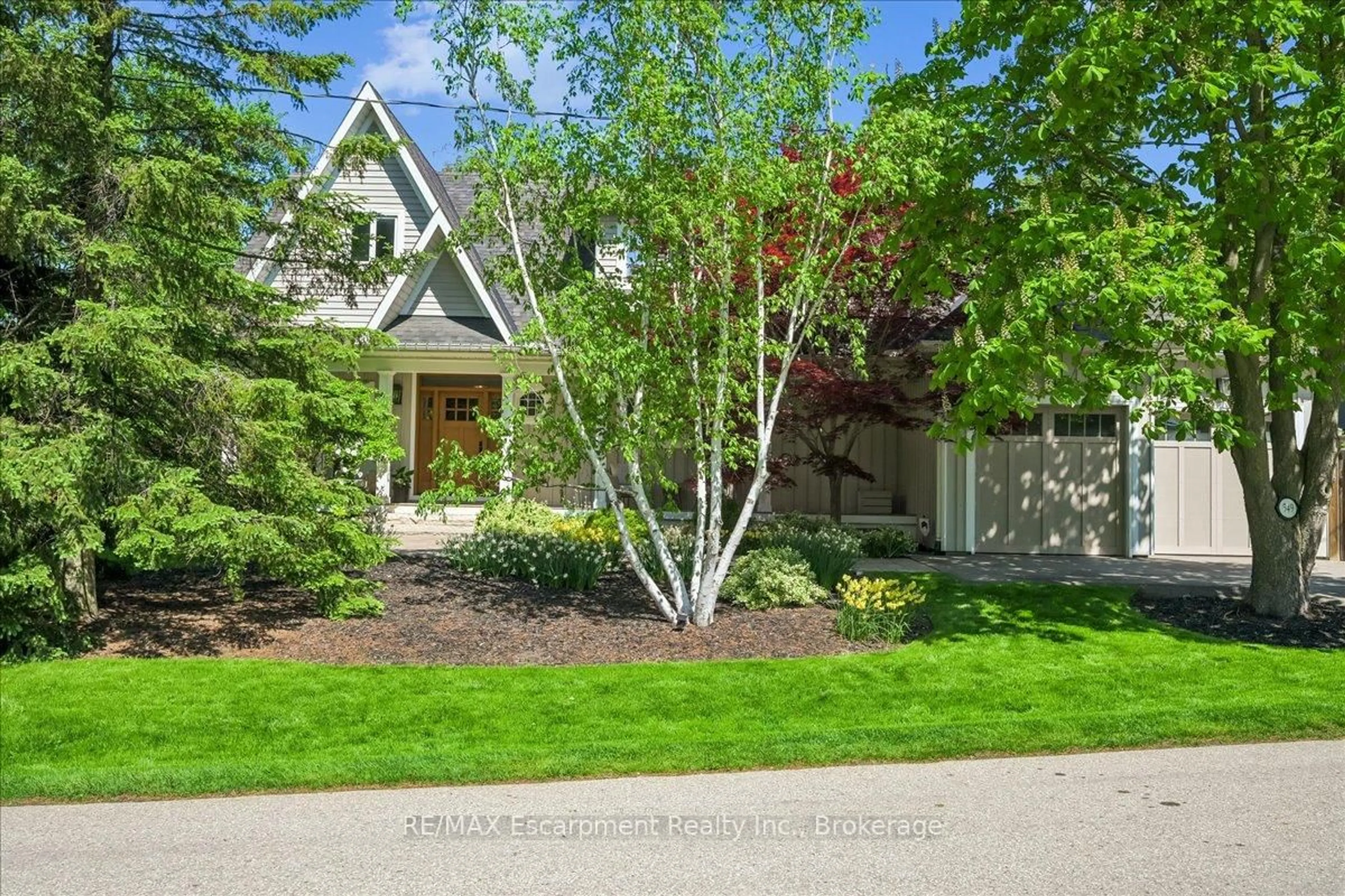 Home with brick exterior material, street for 549 Jeanette Dr, Oakville Ontario L6K 1M9