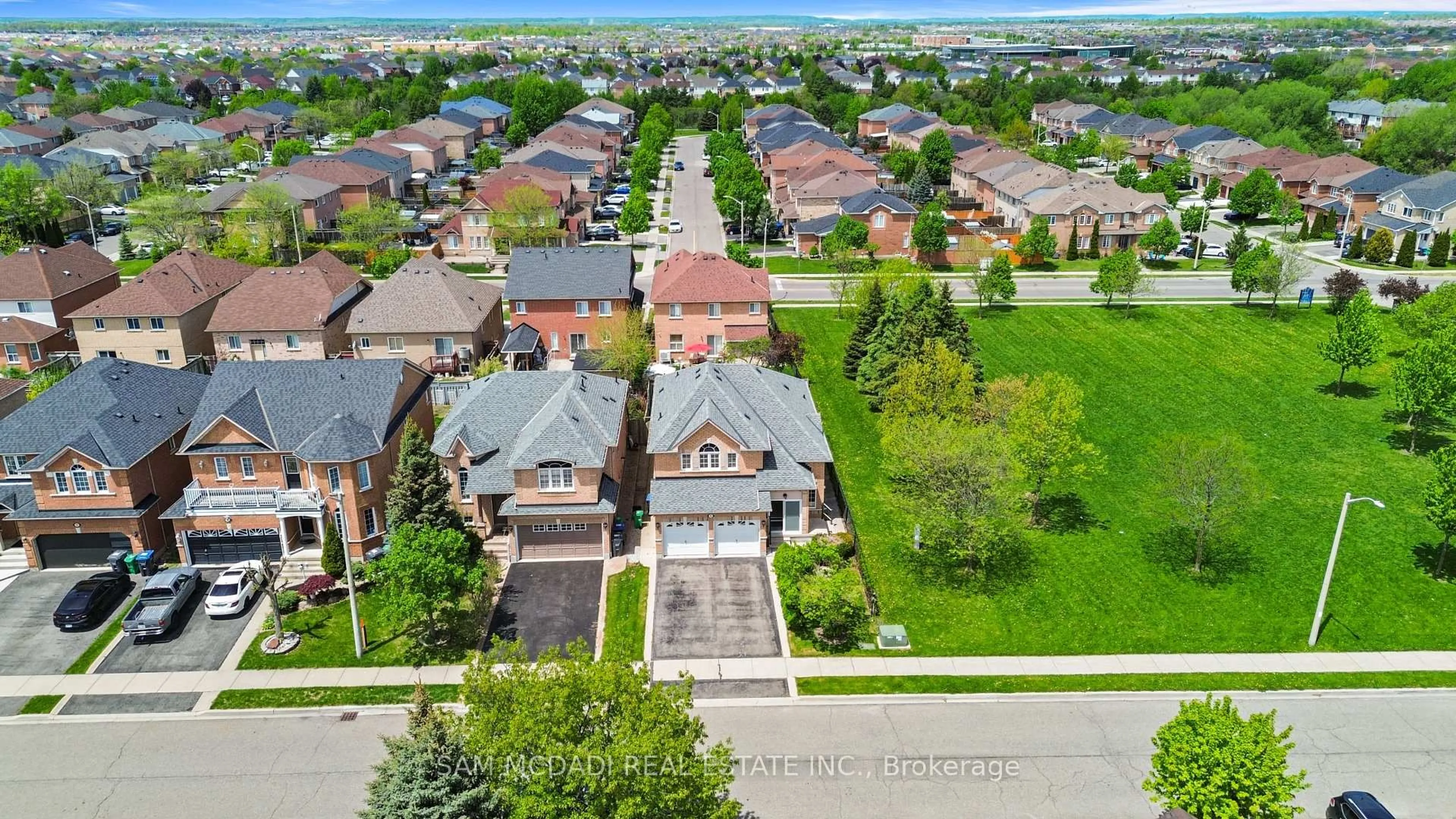 A pic from outside/outdoor area/front of a property/back of a property/a pic from drone, street for 38 Maple Beach Cres, Brampton Ontario L7A 2T8