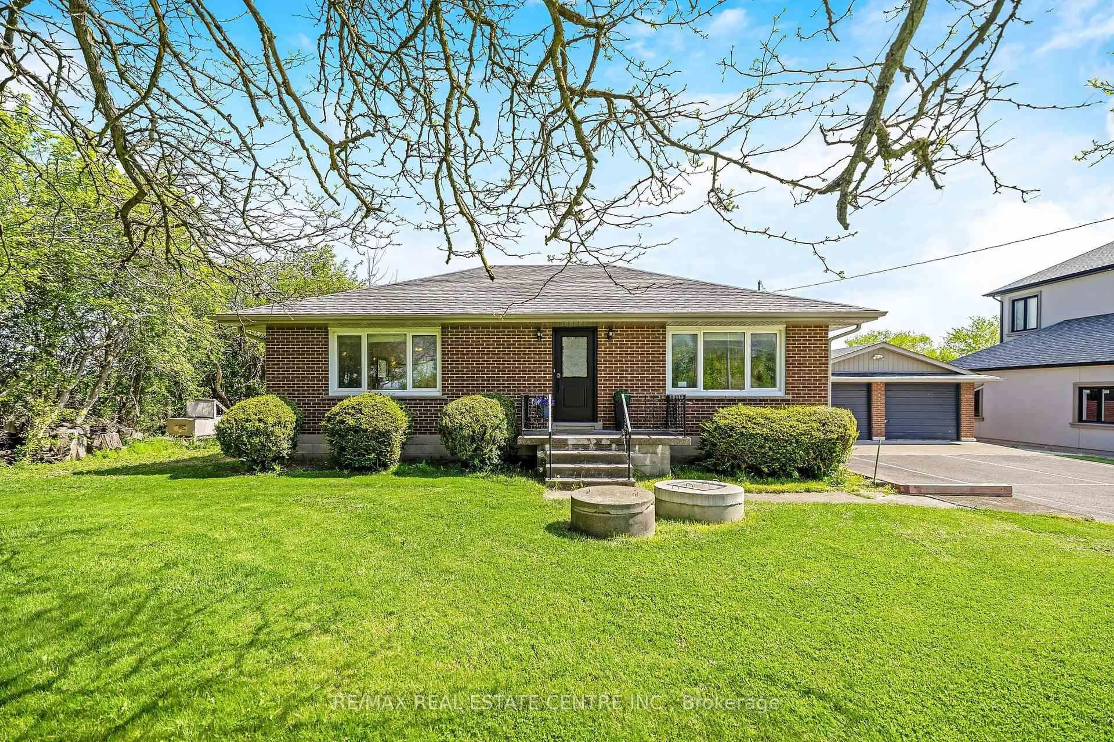 Home with brick exterior material, street for 9095 Eighth Line, Halton Hills Ontario L7G 4S5