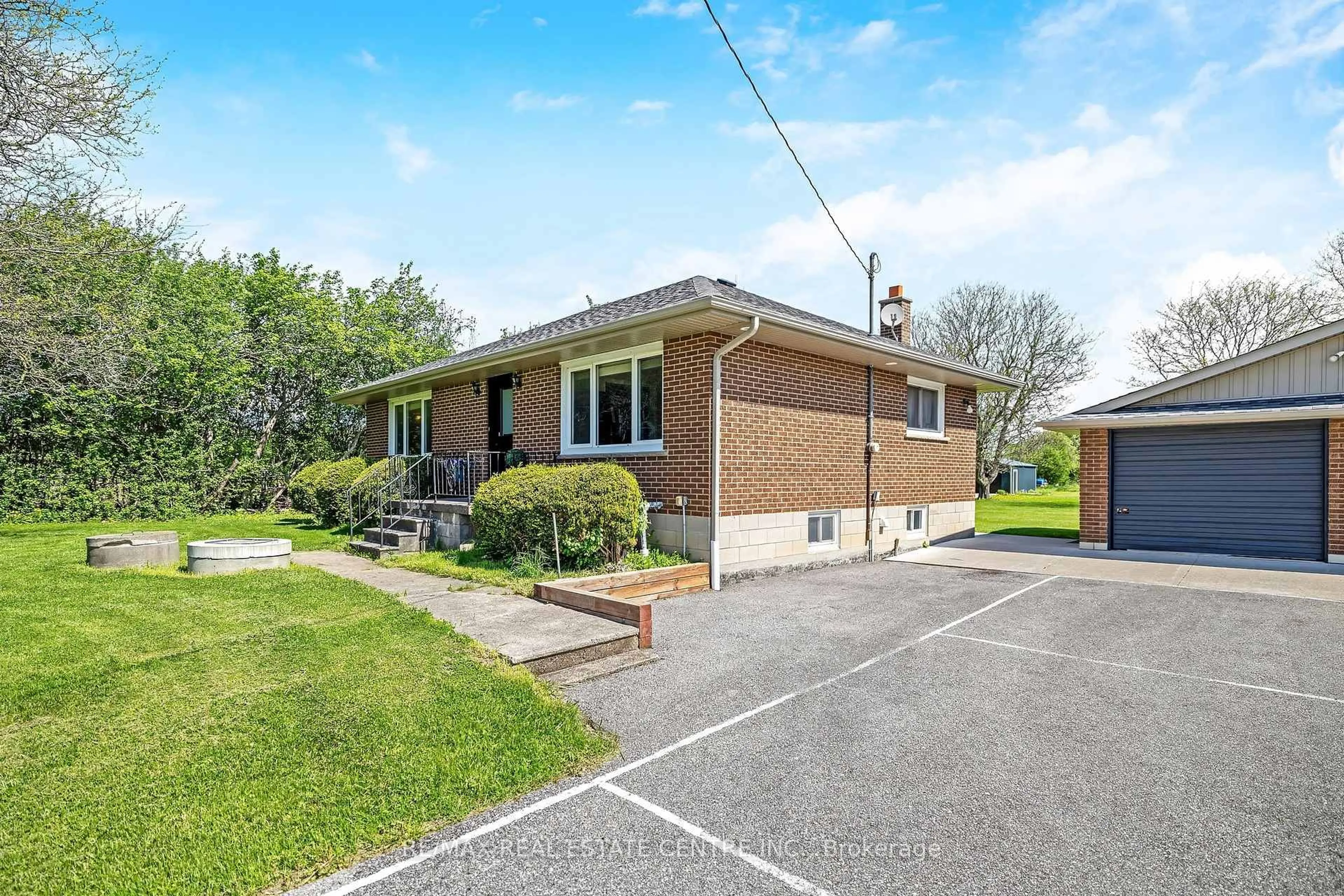 Home with brick exterior material, street for 9095 Eighth Line, Halton Hills Ontario L7G 4S5